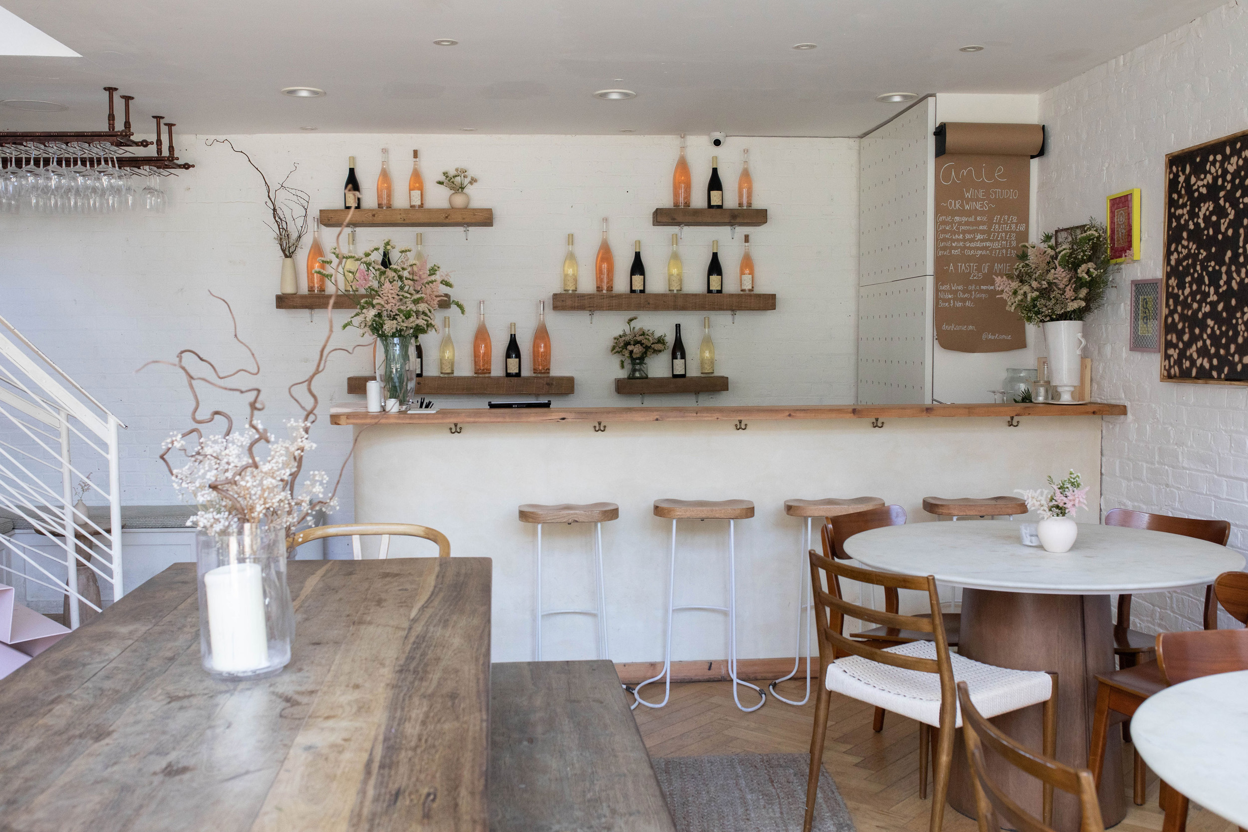 Belgravia-Area-Guide-Best-Amie-Wine-Bar