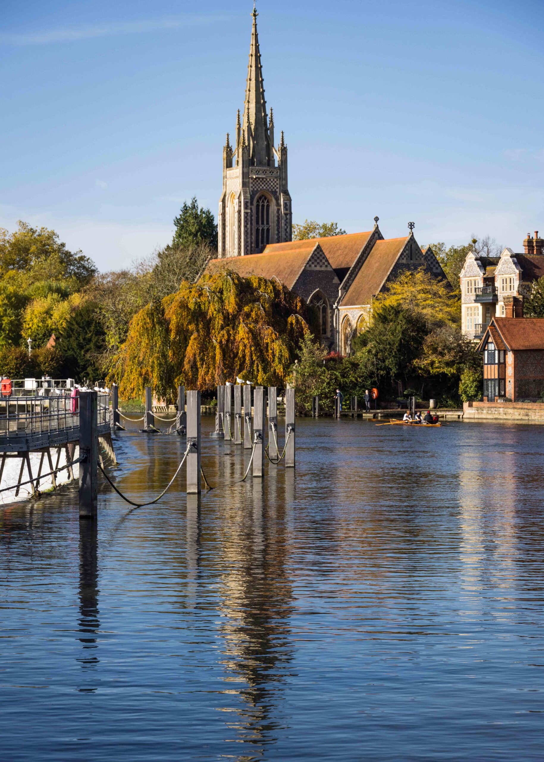 View of Marlow and All Saints Church, along the River Thames, En