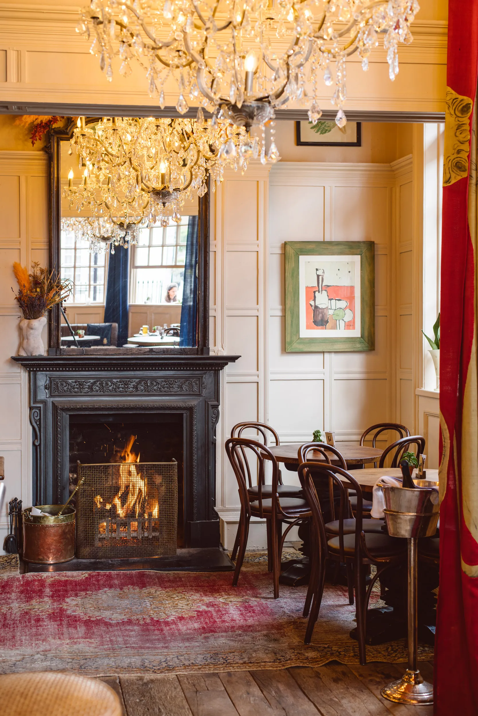 Area-Guide-Chelsea-South-Ken-Best-Pubs-The-Pigs-Ear (1)