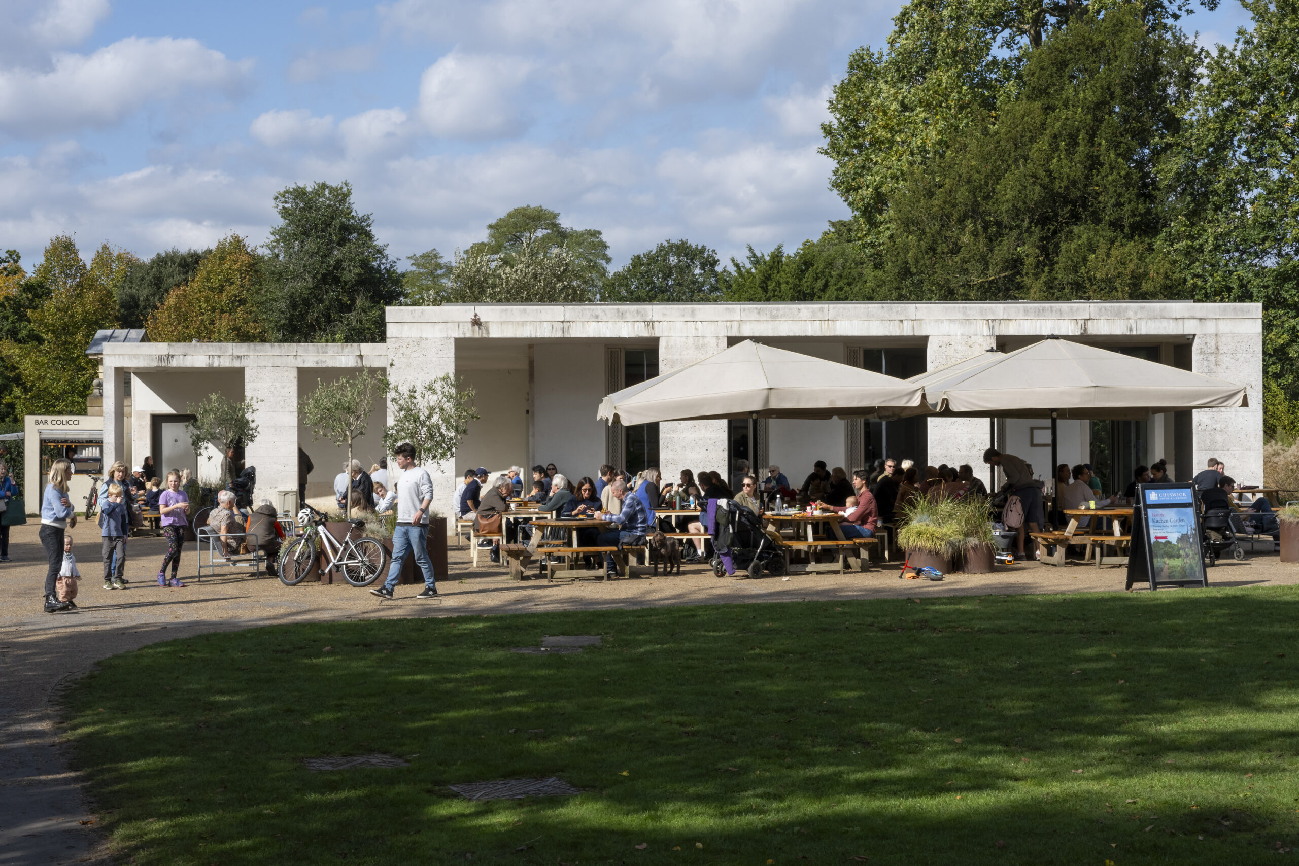 Chiswick-Area-Guide-Best-Park-Chiswick-House (9)
