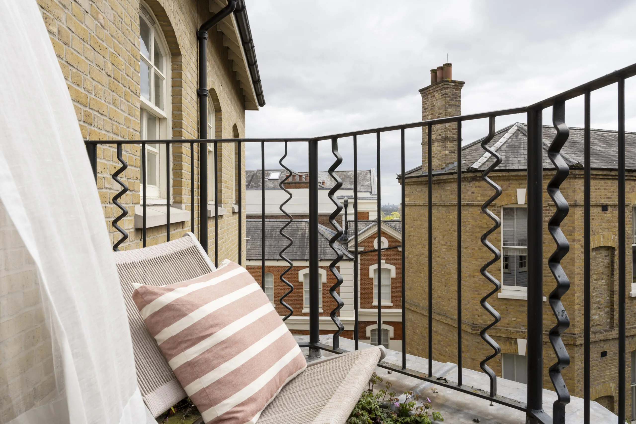 DN-Hampstead-For-Rent-New-End-28_Lo