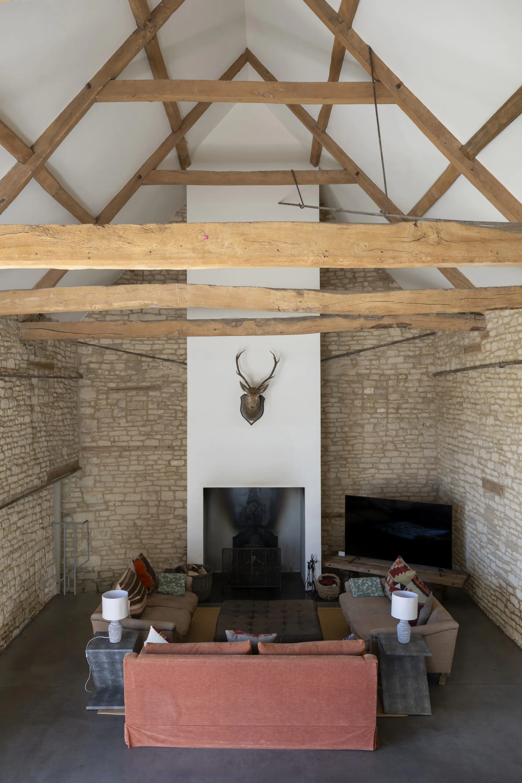 DS-Cotswolds-Home-For-Rent-Cotswolds-Barn-6_Lo