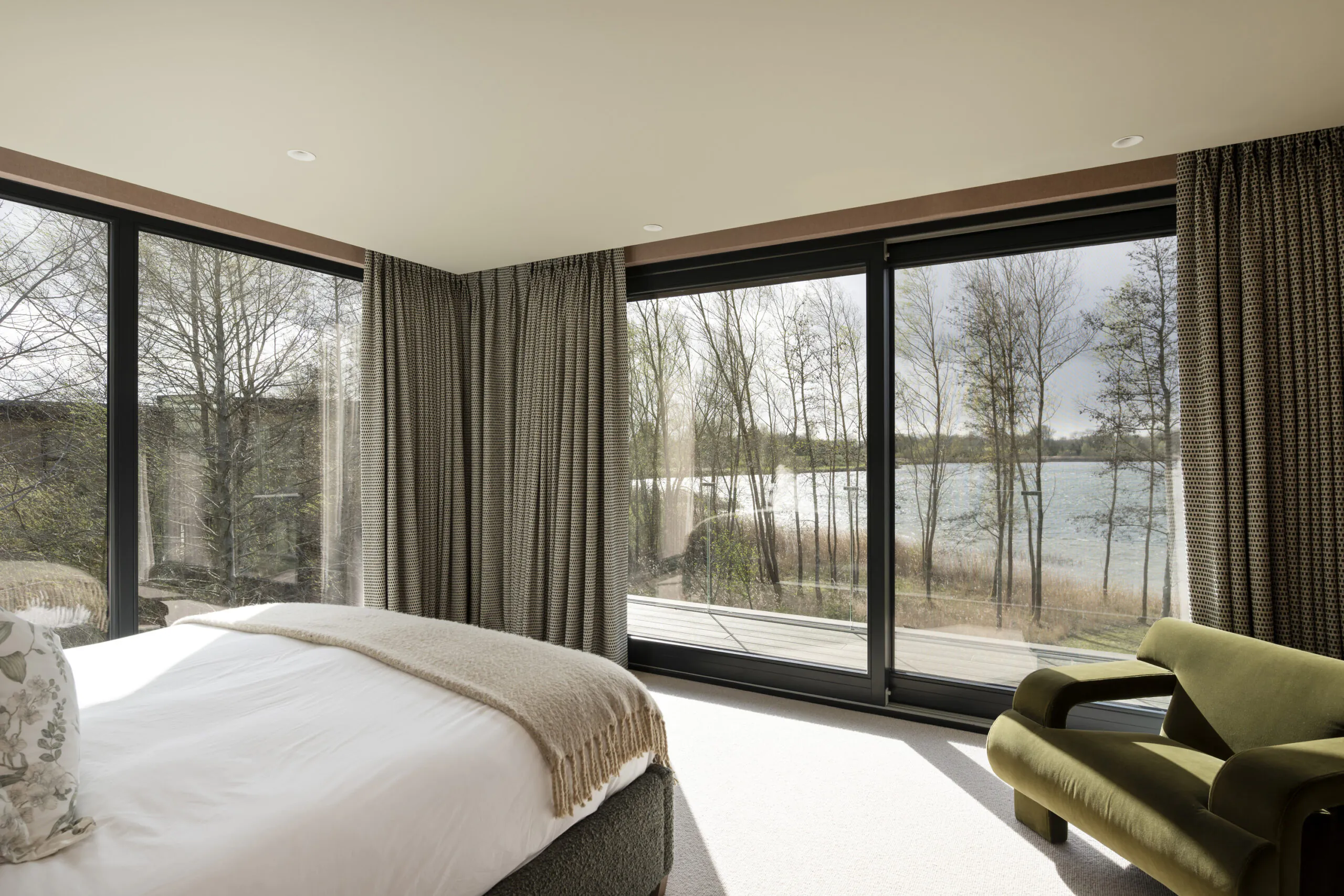 DS-Cotswolds-Home-For-Rent-Lakeside-Manor-Luxury (34)