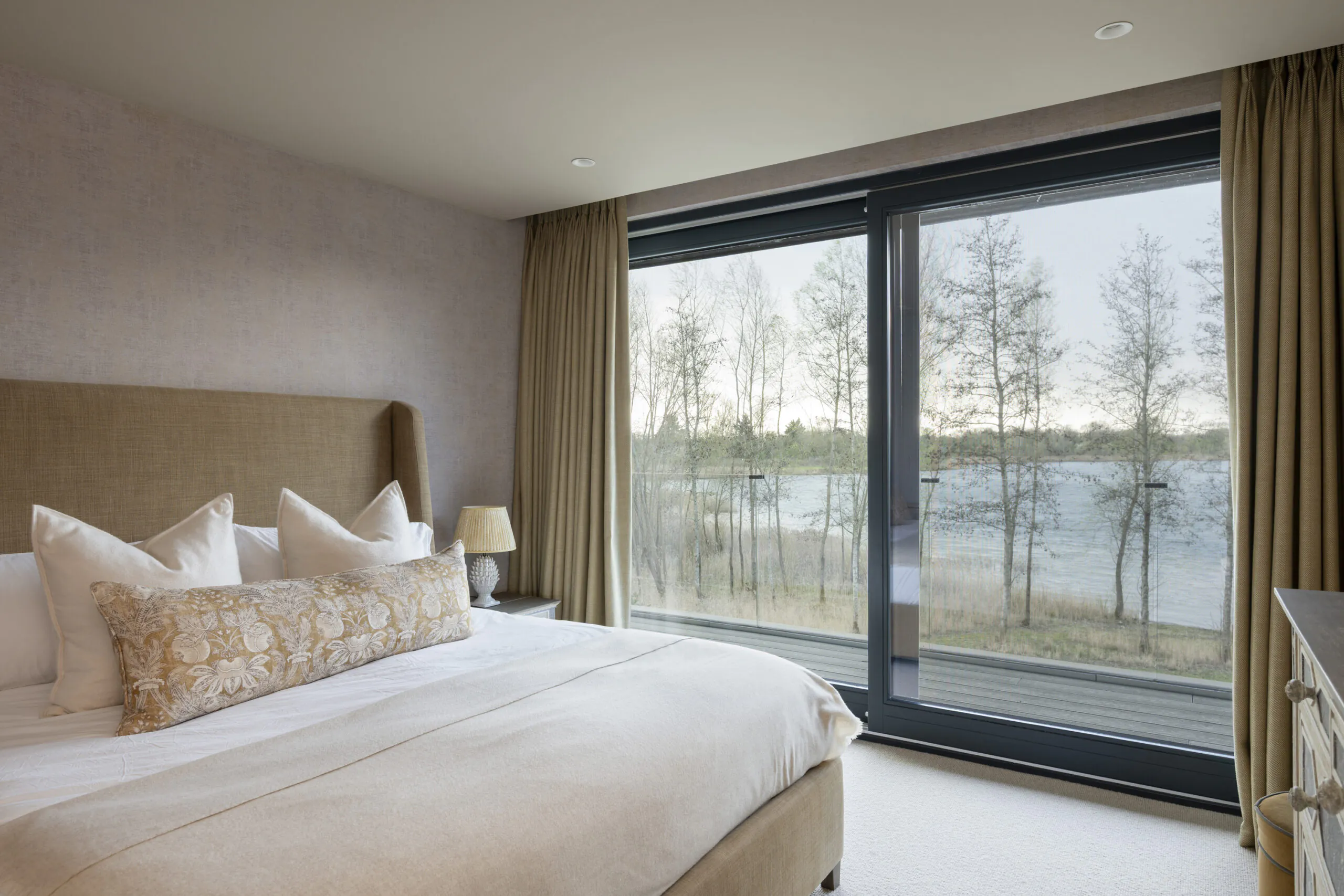 DS-Cotswolds-Home-For-Rent-Lakeside-Manor-Luxury (38)