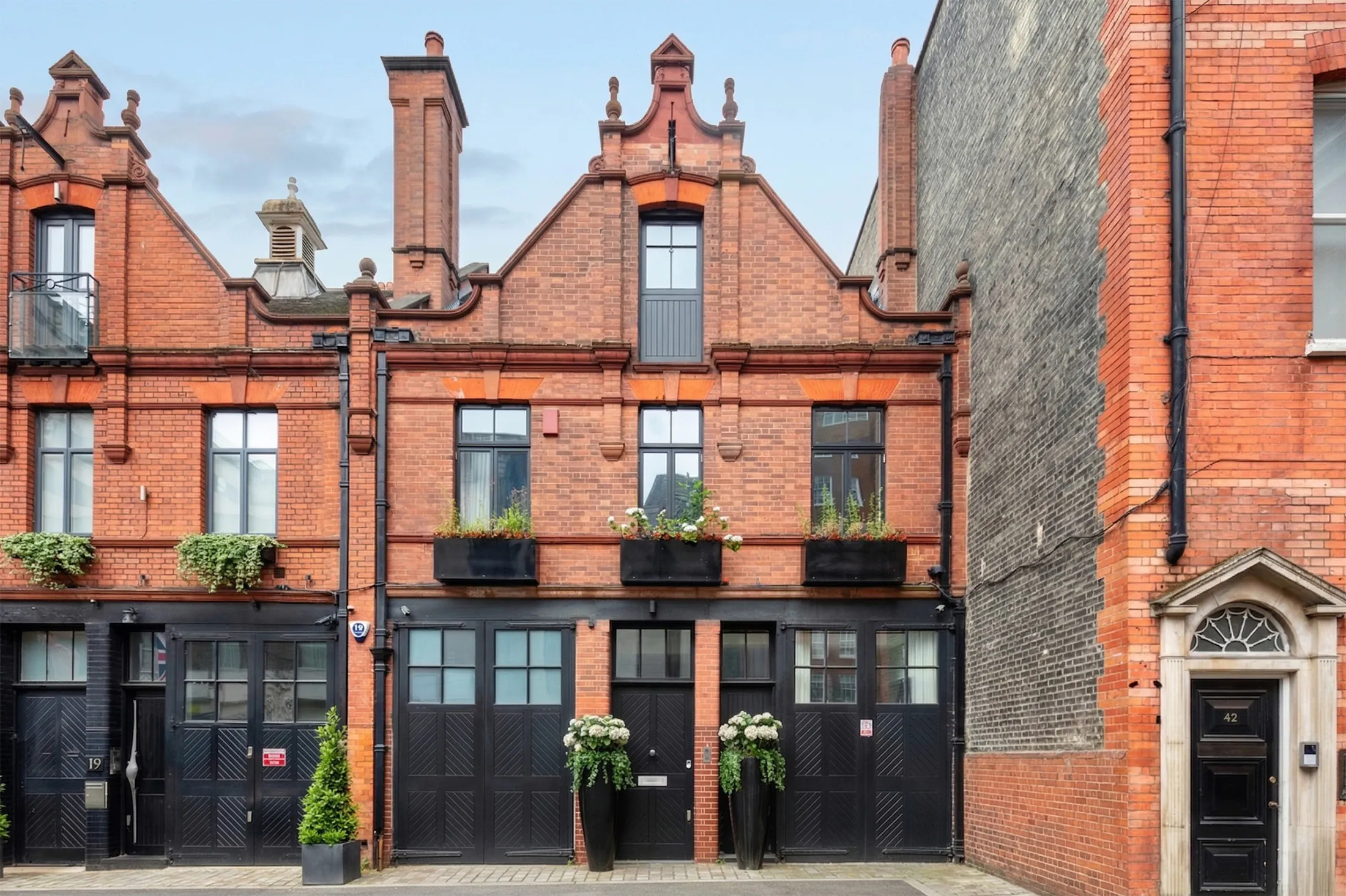 DS-House-For-Holiday-Rent-Mayfair-Adams-Row_