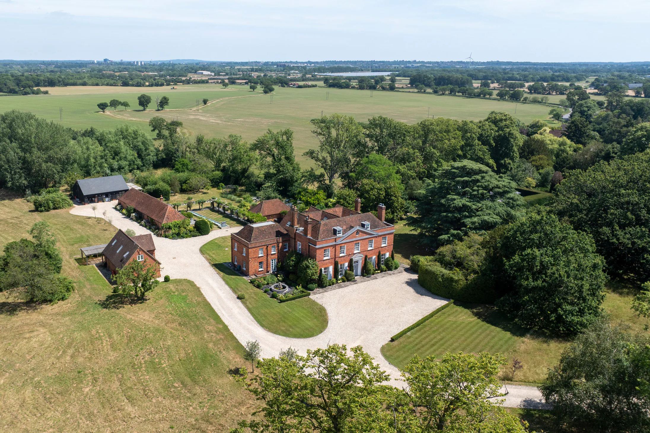 DS-Luxury-House-For-Holiday-Rent-Nether-Park-Berkshire (4)