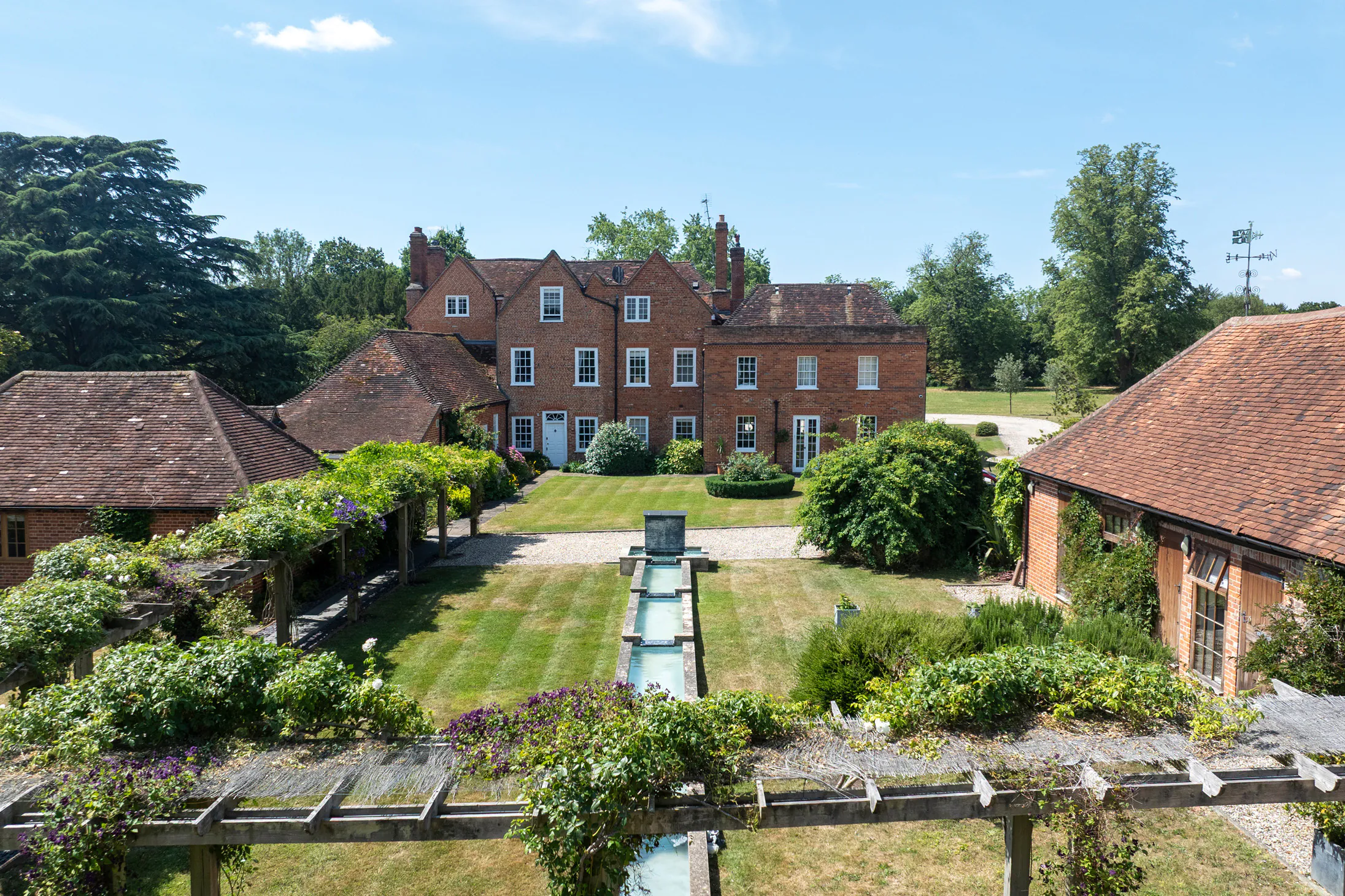 DS-Luxury-House-For-Holiday-Rent-Nether-Park-Berkshire (6)