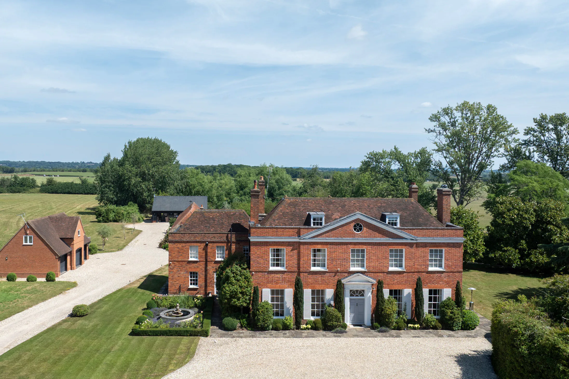 DS-Luxury-House-For-Holiday-Rent-Nether-Park-Berkshire (8)