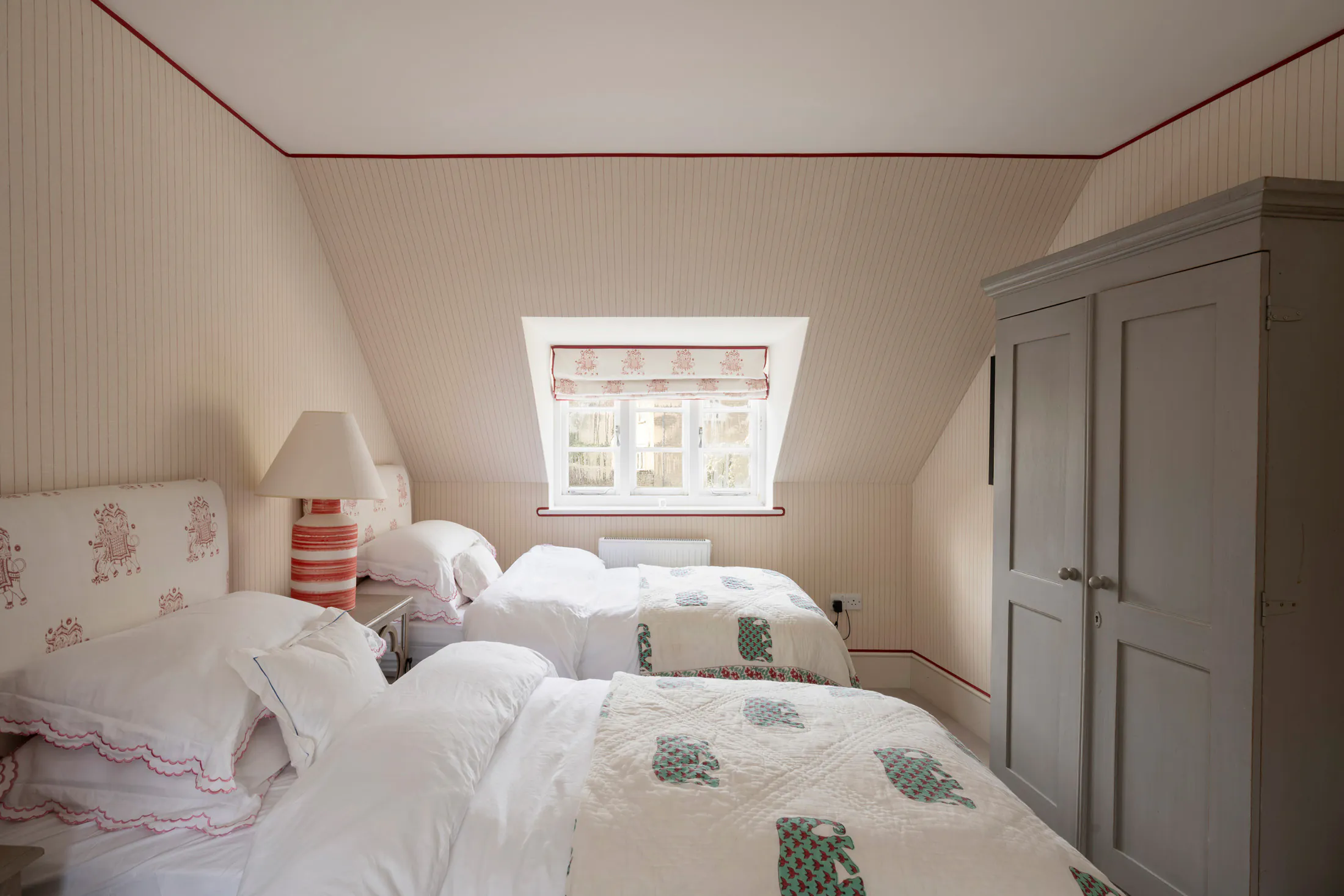 DS-Astor-Cottage-To-Rent-Chilson-Cotswolds-37_Lo