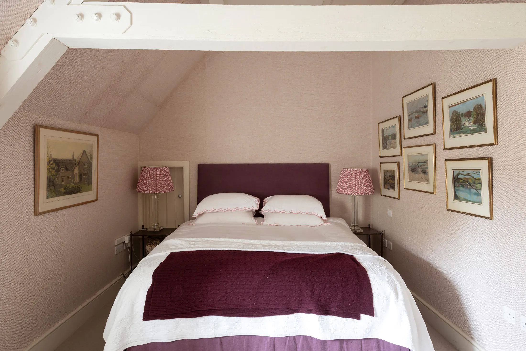 DS-Astor-Cottage-To-Rent-Chilson-Cotswolds-46_Lo