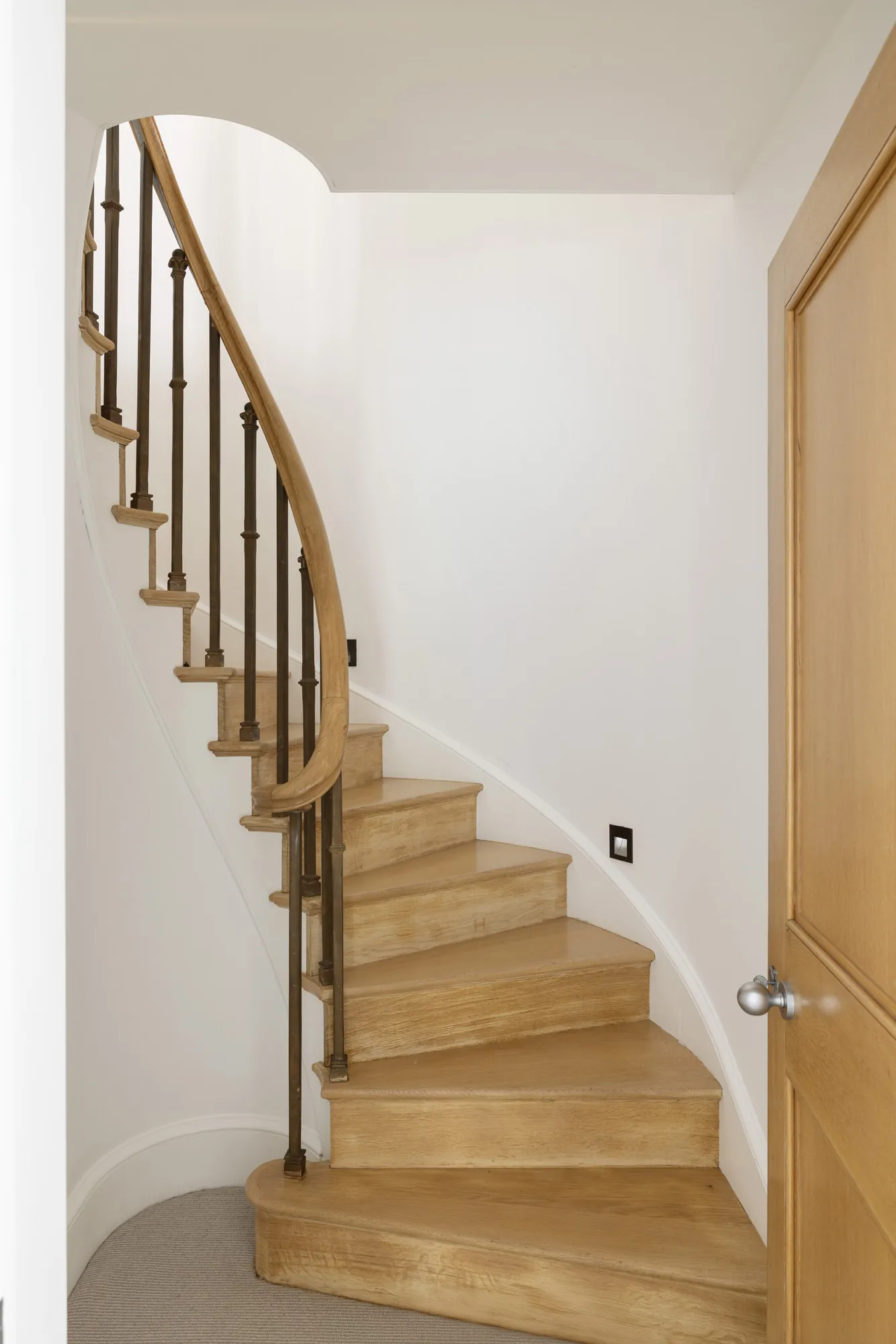 Domus-Nova-Chelsea-House-For-Rent-Cheyne-Walk-9_Lo