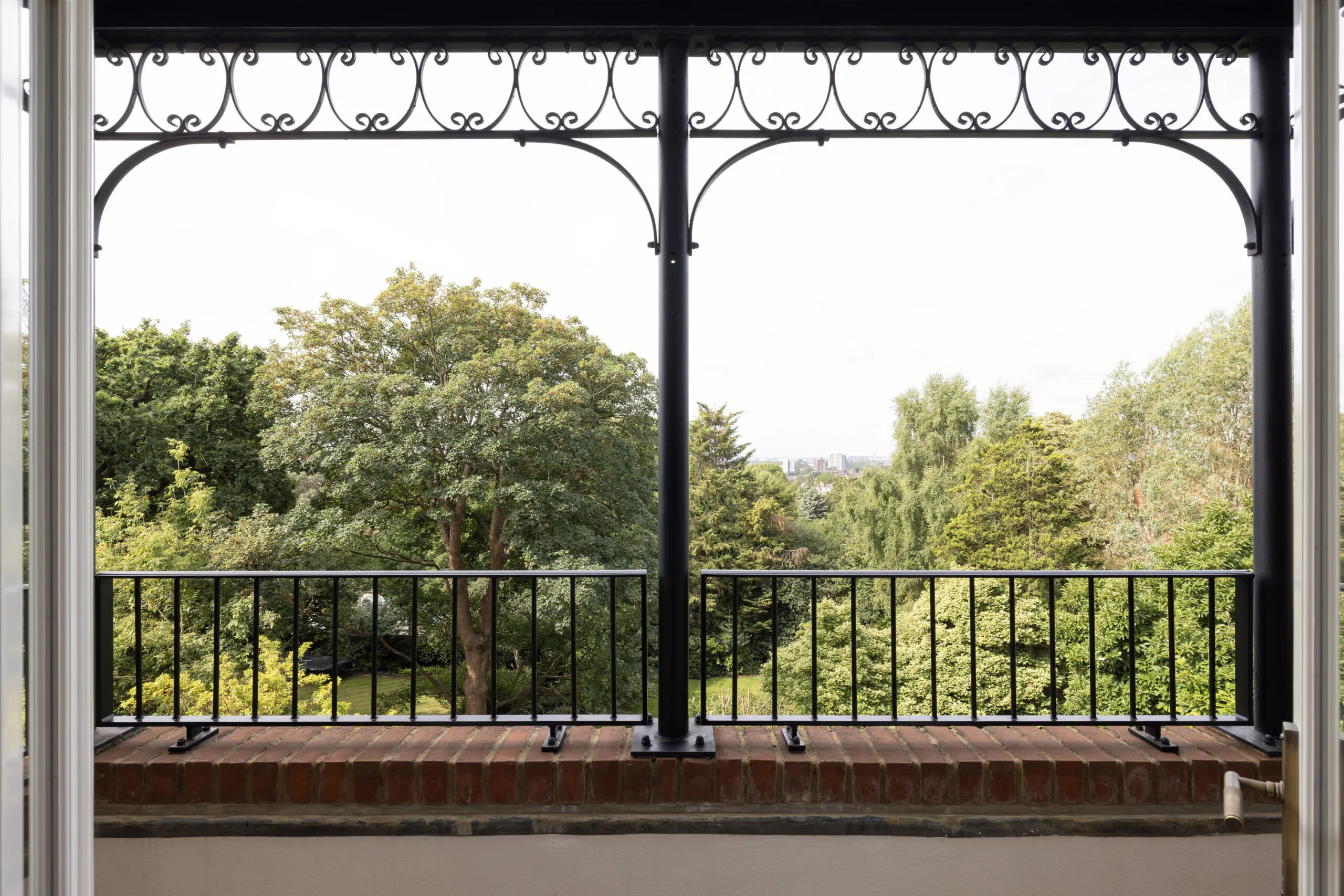 Domus-Nova-Hampstead-House-For-Rent-Redington-Road-12_Lo