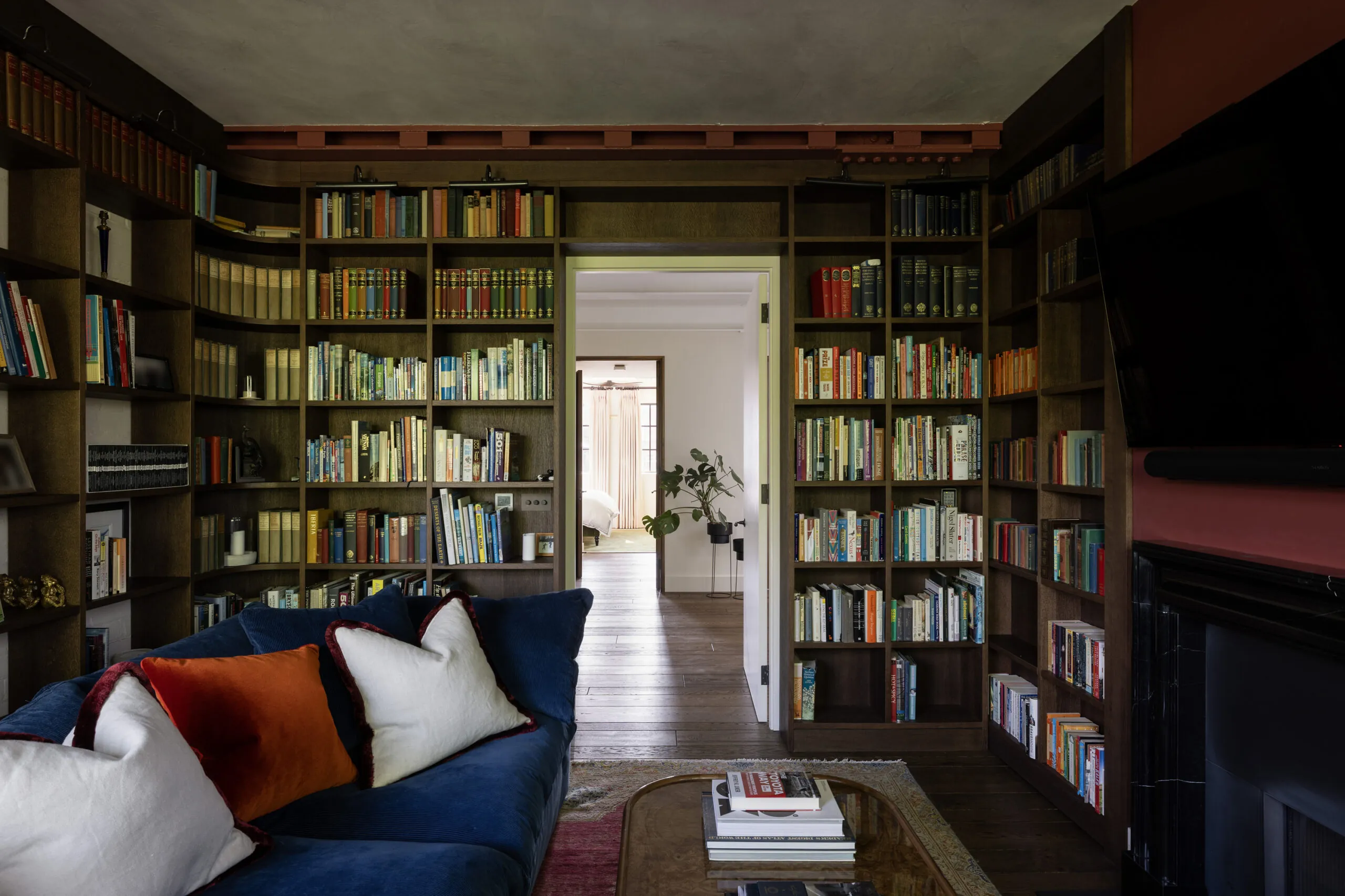 Domus-Nova-Islington-Apartment-For-Rent-Barnsbury-Square-1_Lo