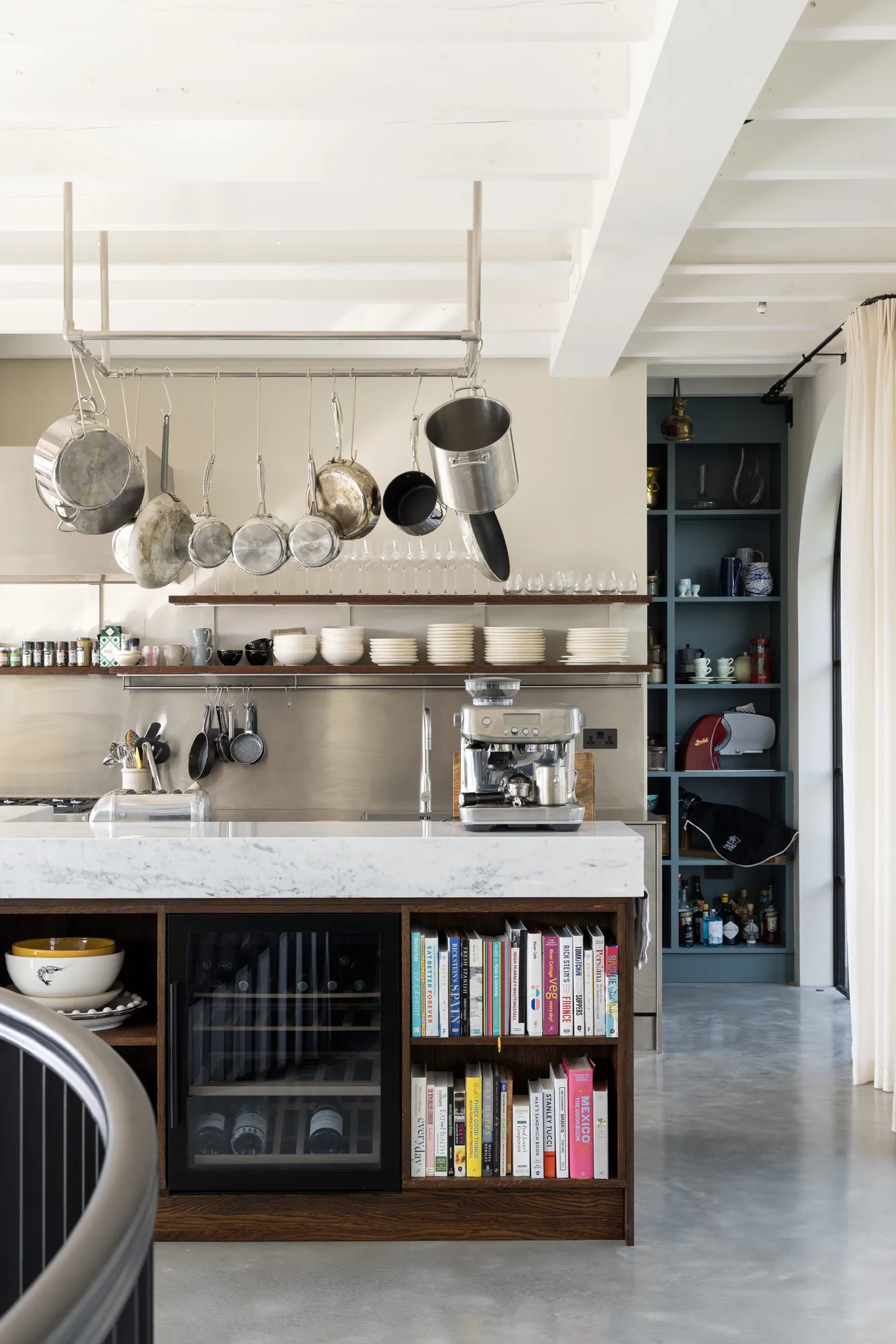 Domus-Nova-Islington-Apartment-For-Rent-Barnsbury-Square-23_Lo