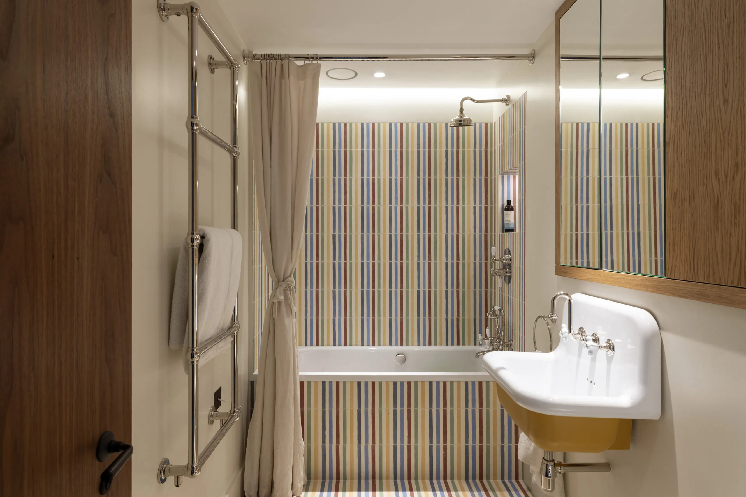 Domus-Nova-Islington-Apartment-For-Rent-Barnsbury-Square-27_Lo