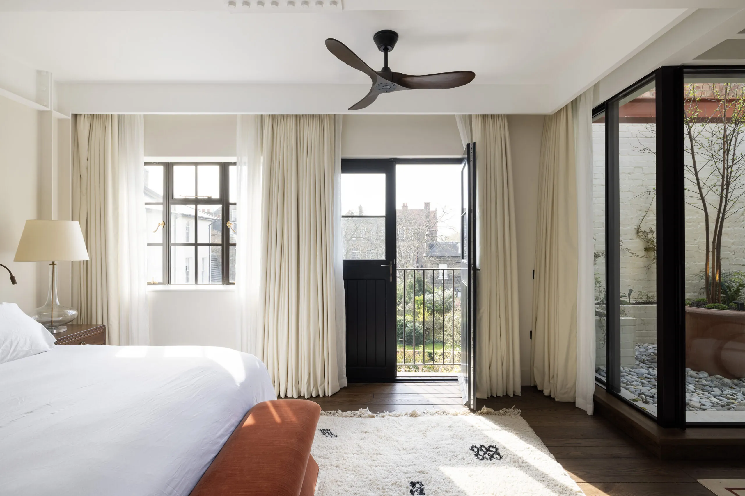 Domus-Nova-Islington-Apartment-For-Rent-Barnsbury-Square-34_Lo