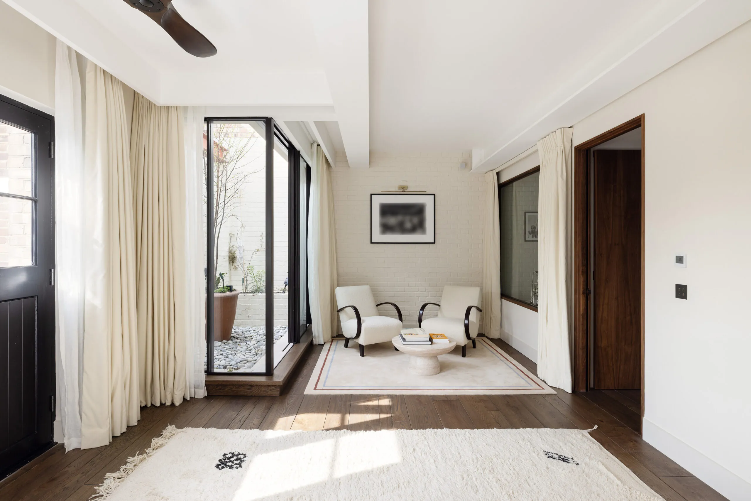 Domus-Nova-Islington-Apartment-For-Rent-Barnsbury-Square-37_Lo