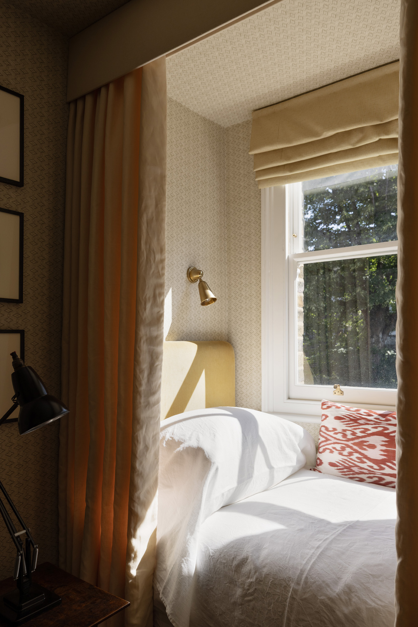 Domus-Nova-Notting-Hill-Apartment-For-Rent-St-Charles-Square-3_Lo