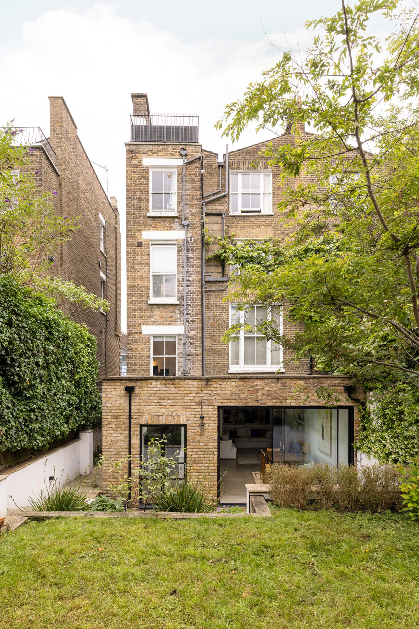 Domus-Nova-Notting-Hill-Apartment-For-Rent-St-Marks-Road-9_Lo