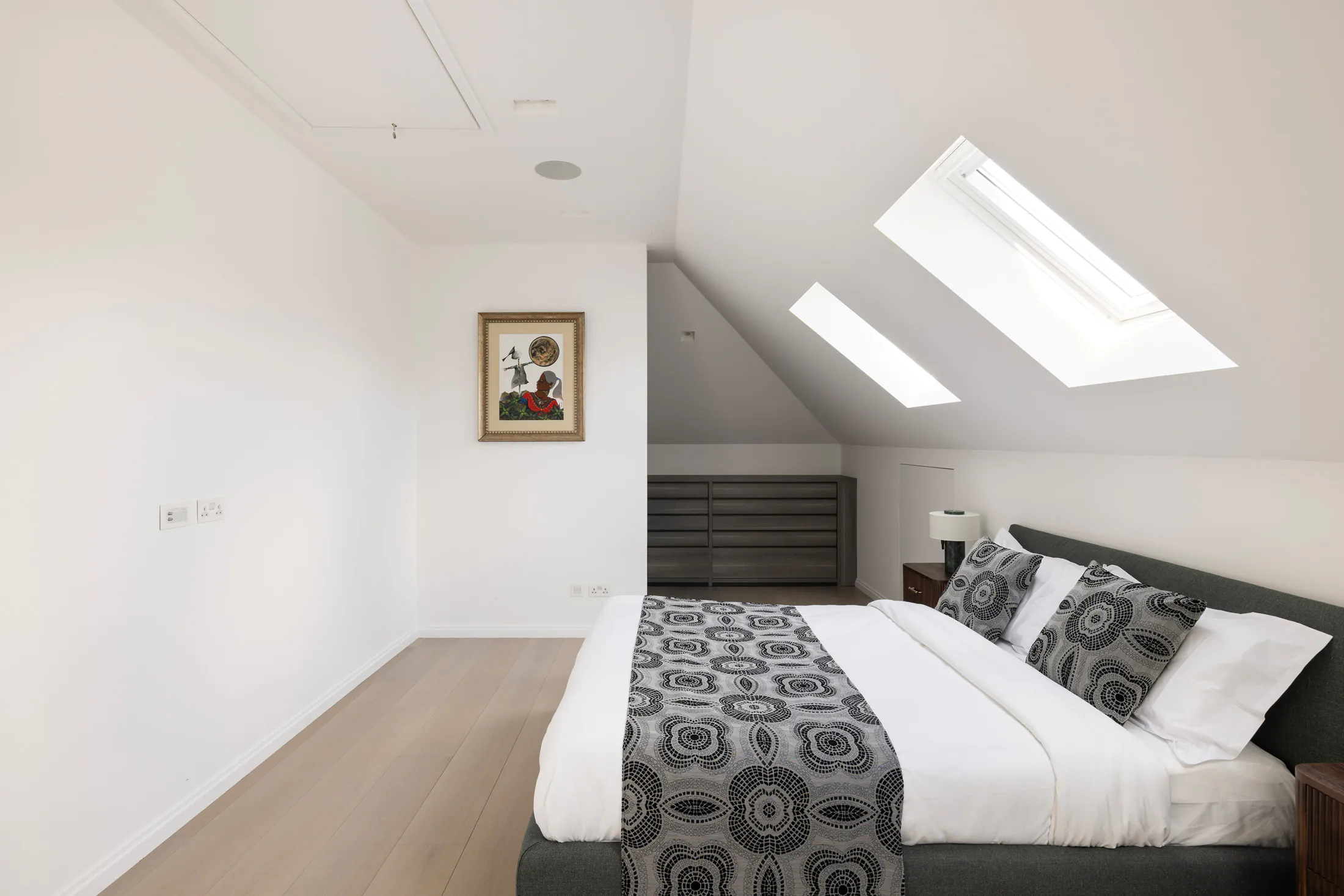 Domus-Nova-Wimbledon-House-For-Rent-Bathgate-Road-1_Lo