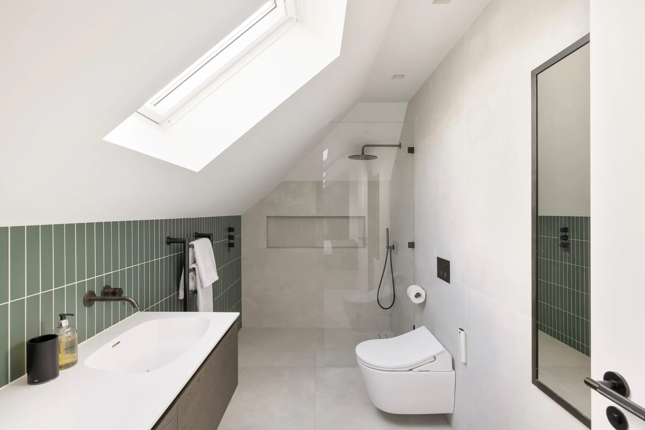 Domus-Nova-Wimbledon-House-For-Rent-Bathgate-Road-2_Lo
