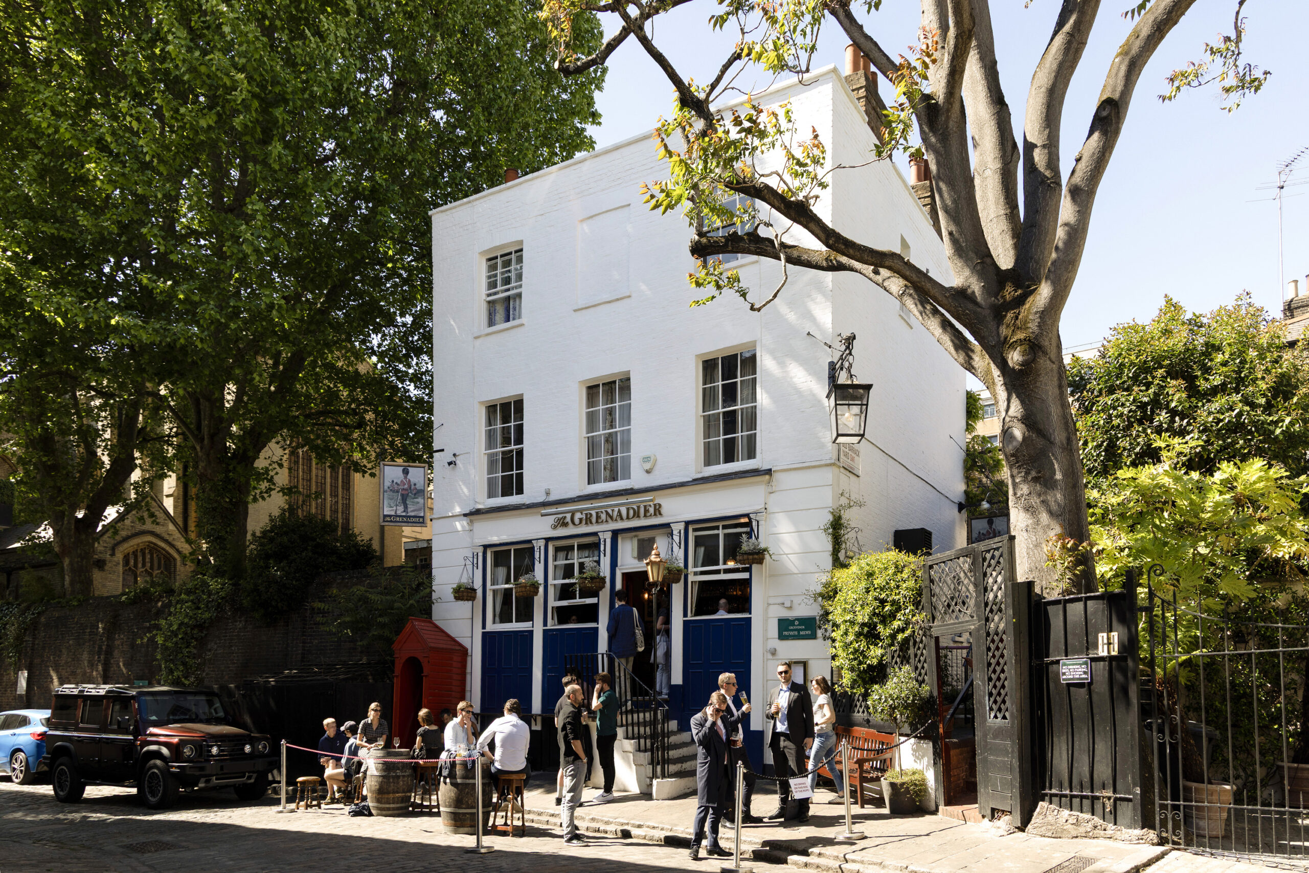 Domus-Stay-Area-Guide-Knightsbridge-Best-Pubs-The Grenadier (33)