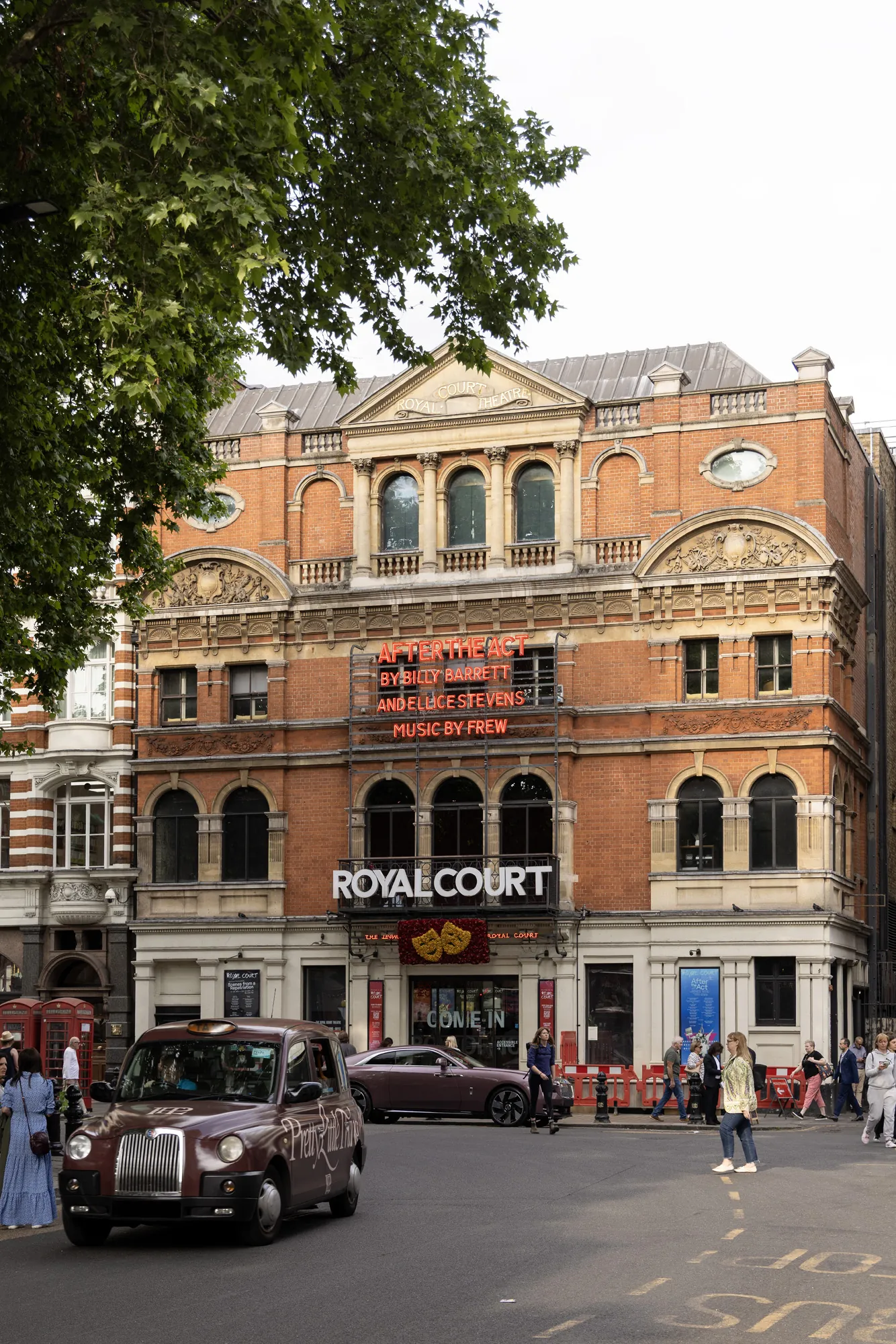 Domus-Stay-Chelsea-South-Kensington-Area-Guide-London-Royal-Court-Theatre (4)