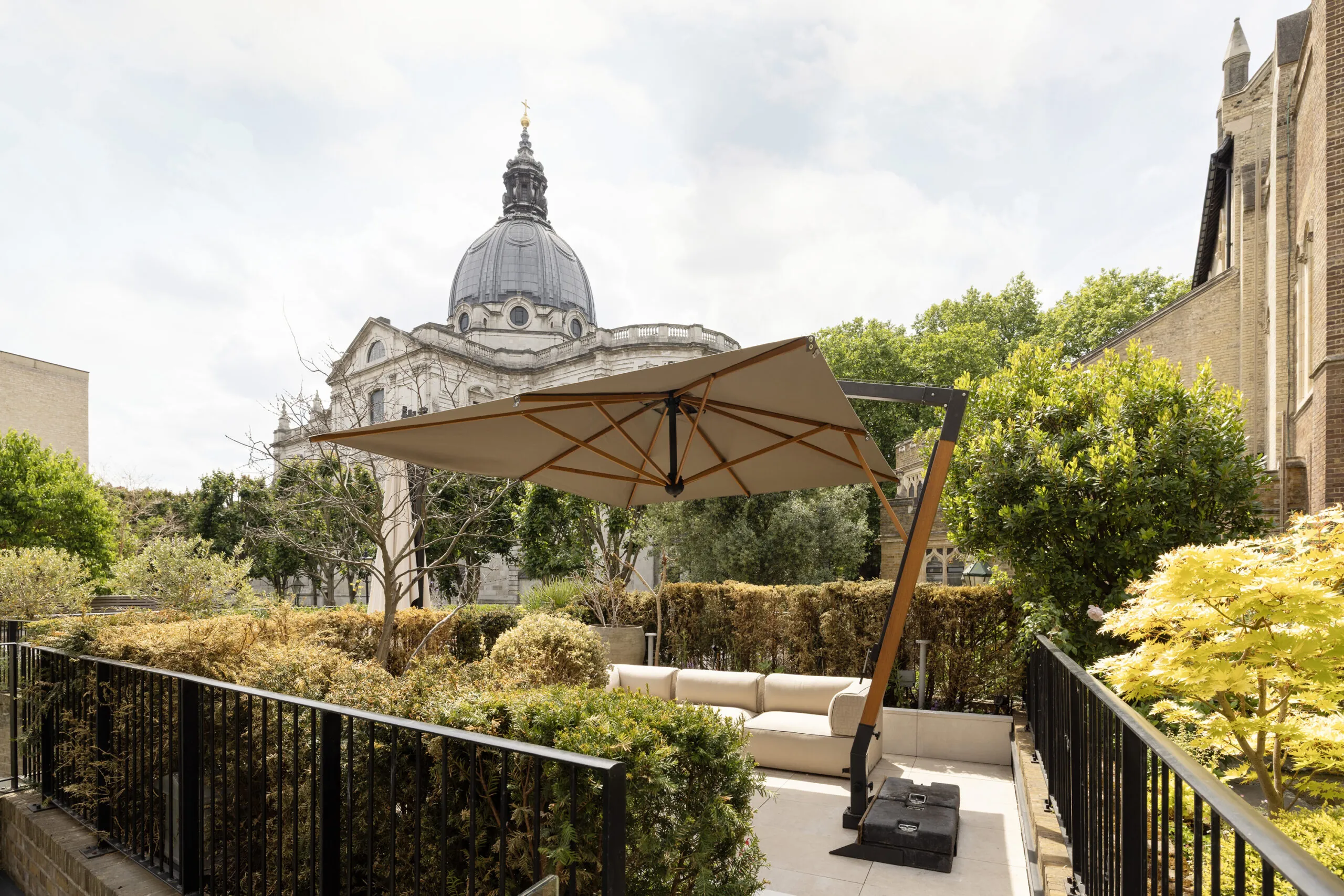 Domus-Stay-Knightsbridge-House-For-Rent-Brompton-Square-54_Lo (4)