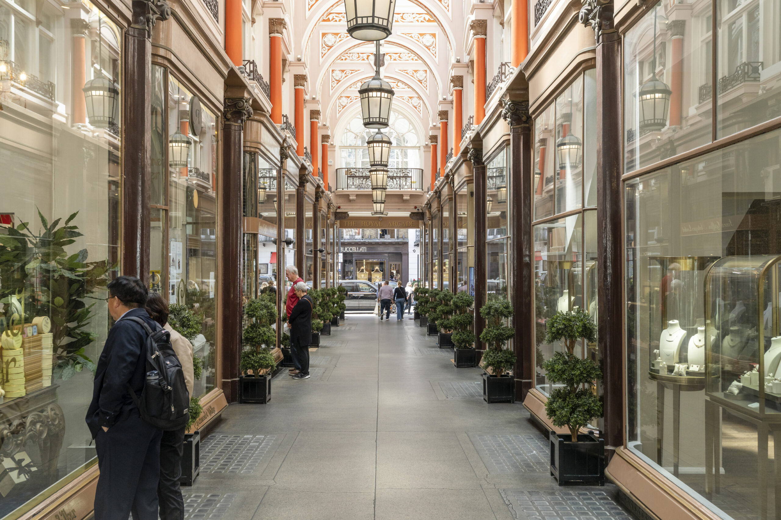 Domus-Stay-Mayfair-Area-Guide-London-shopping-Burlington-Arcade (30)