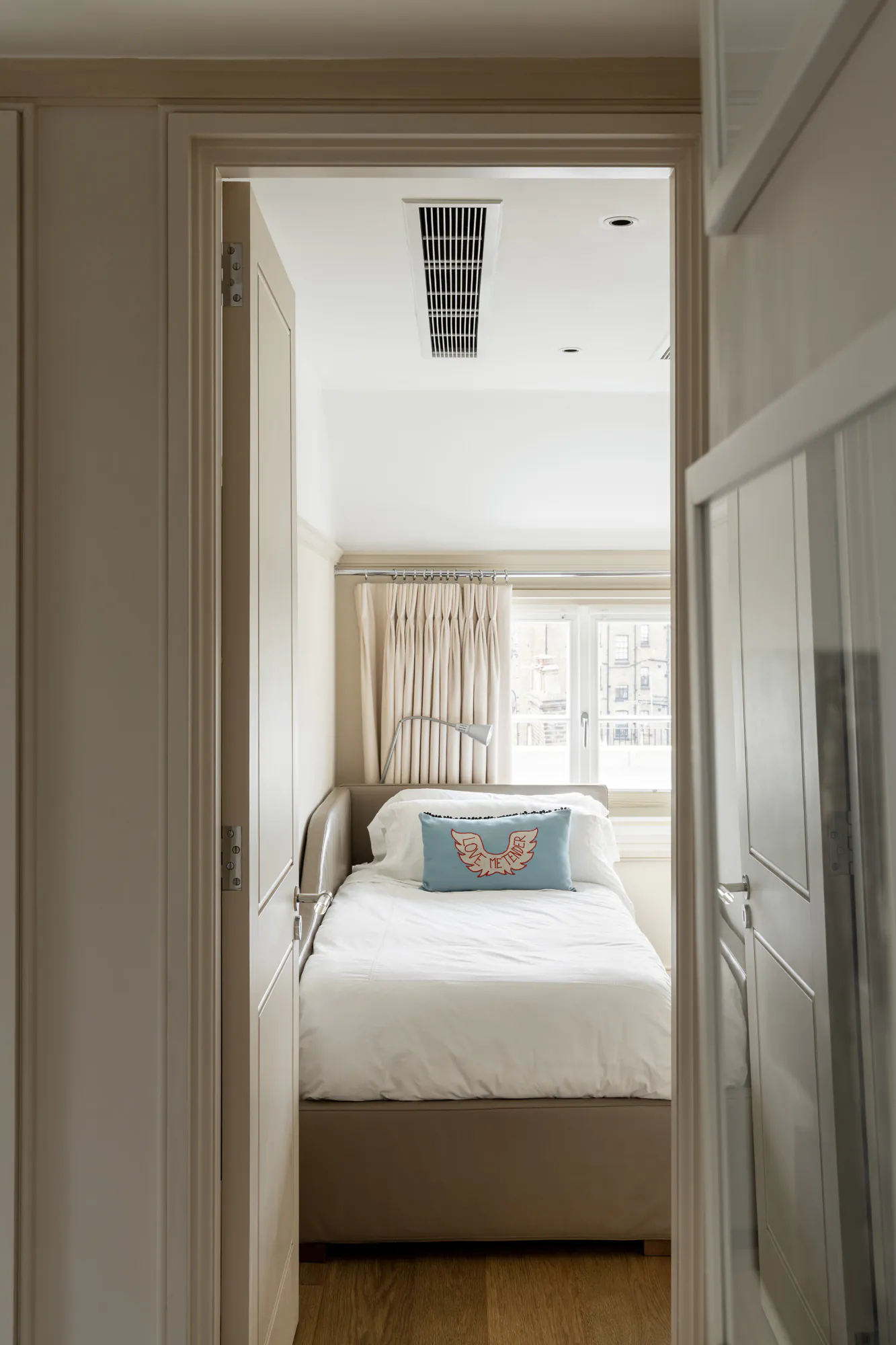 Domus-Stay-Property-For-Rent-Ovington-Gardens-61_Lo
