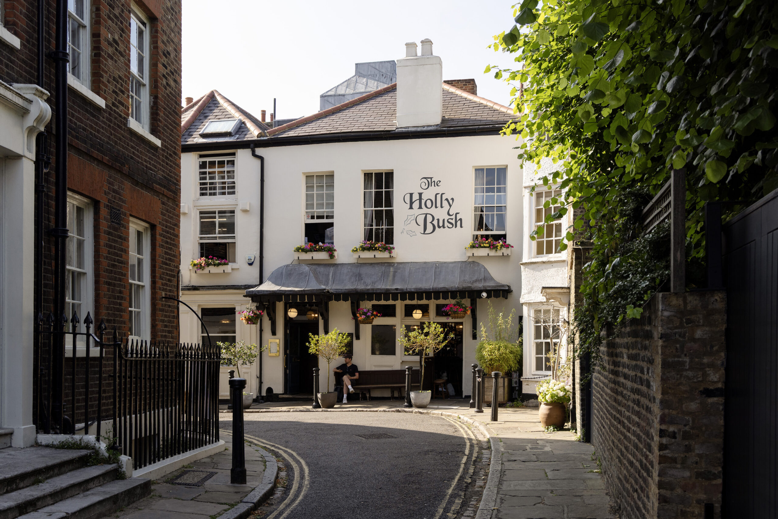 Hampstead-Area-Guide-London-The-Best-Pubs-The-Holly-Bush (16)