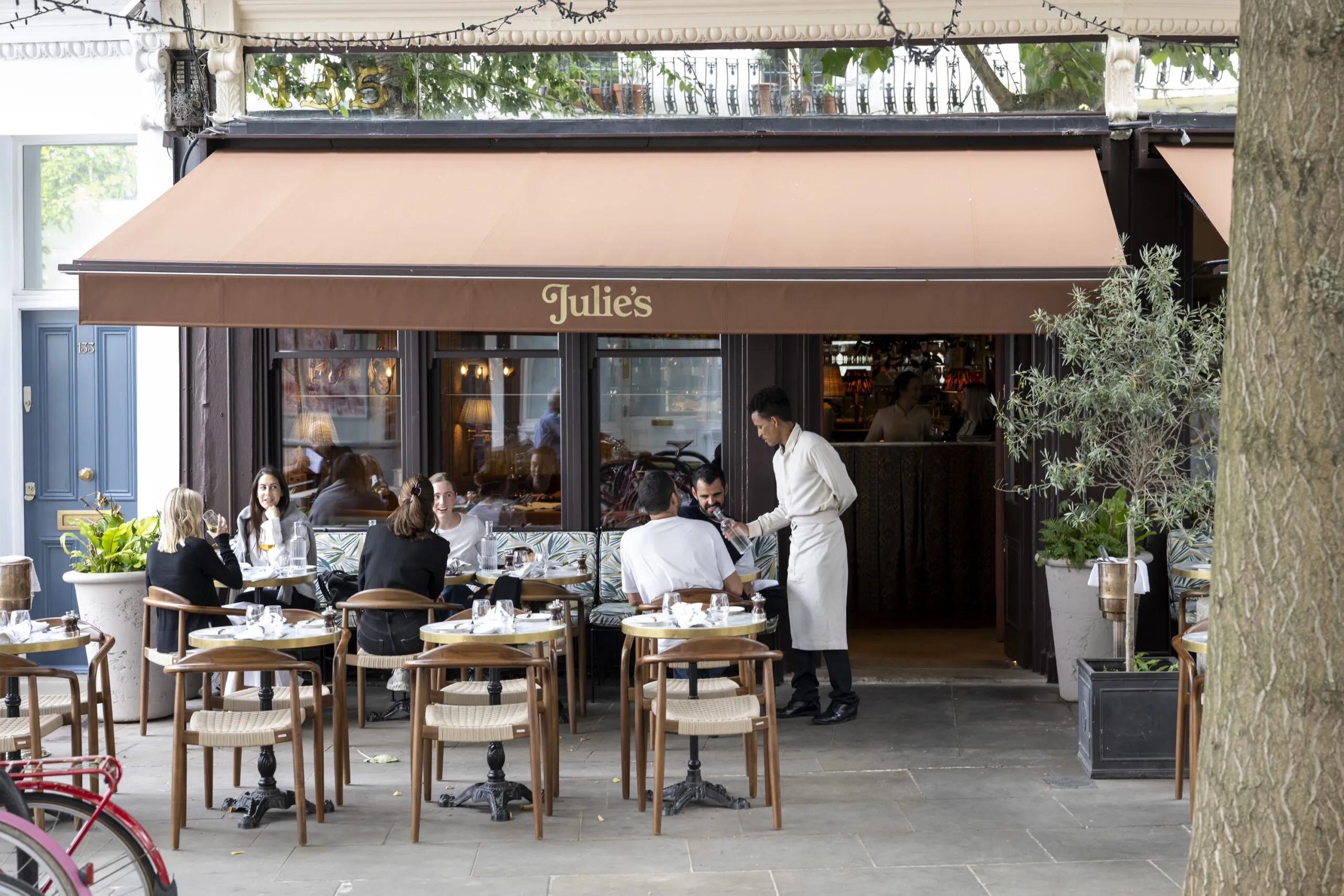 Holland-Park-Area-Guide-Best-Restaurants-Julies (1)