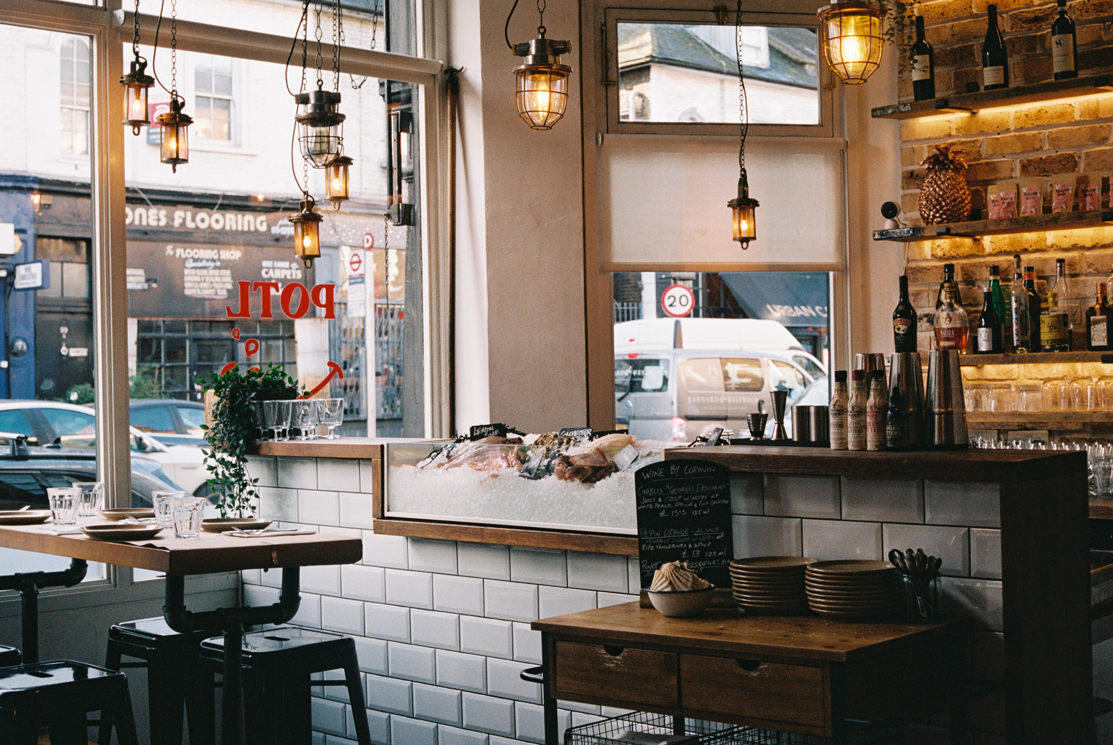 Islington-Area-Guide-Best-Restaurants-Prawn-on-The-Lawn (2)