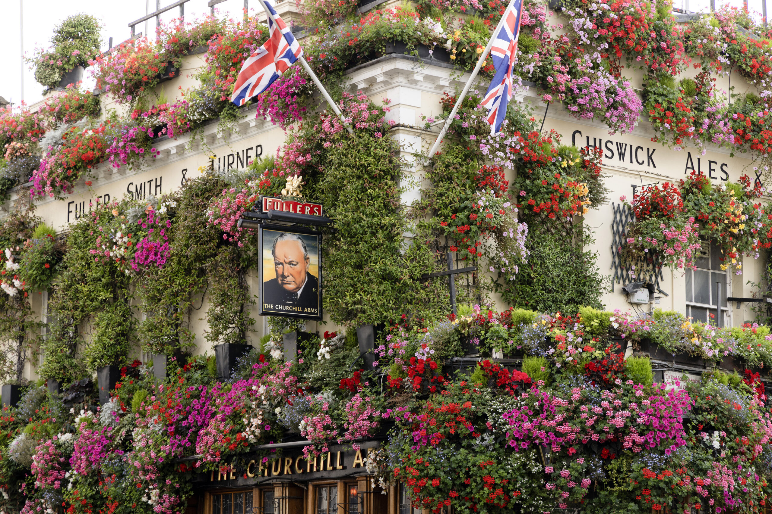 Kensington-Area-Guide-Best-Pubs-The-Churchill-Arms (4)