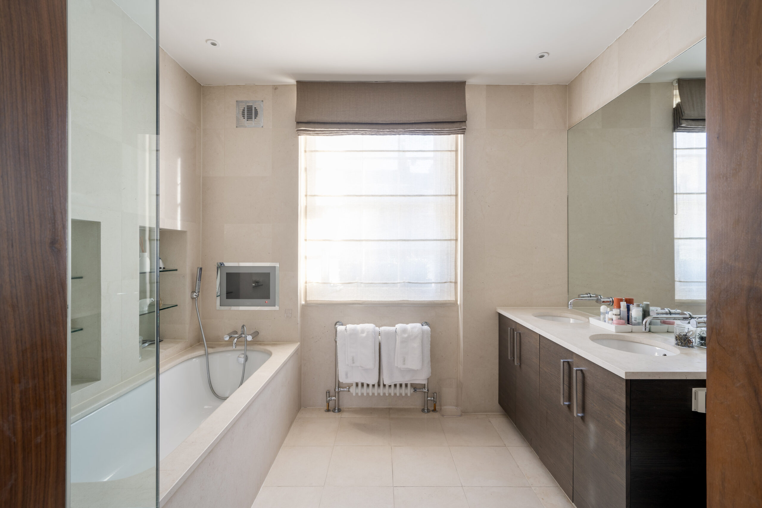Knightsbridge-House-For-Rent-Montpelier-Street-32_Lo – Copy