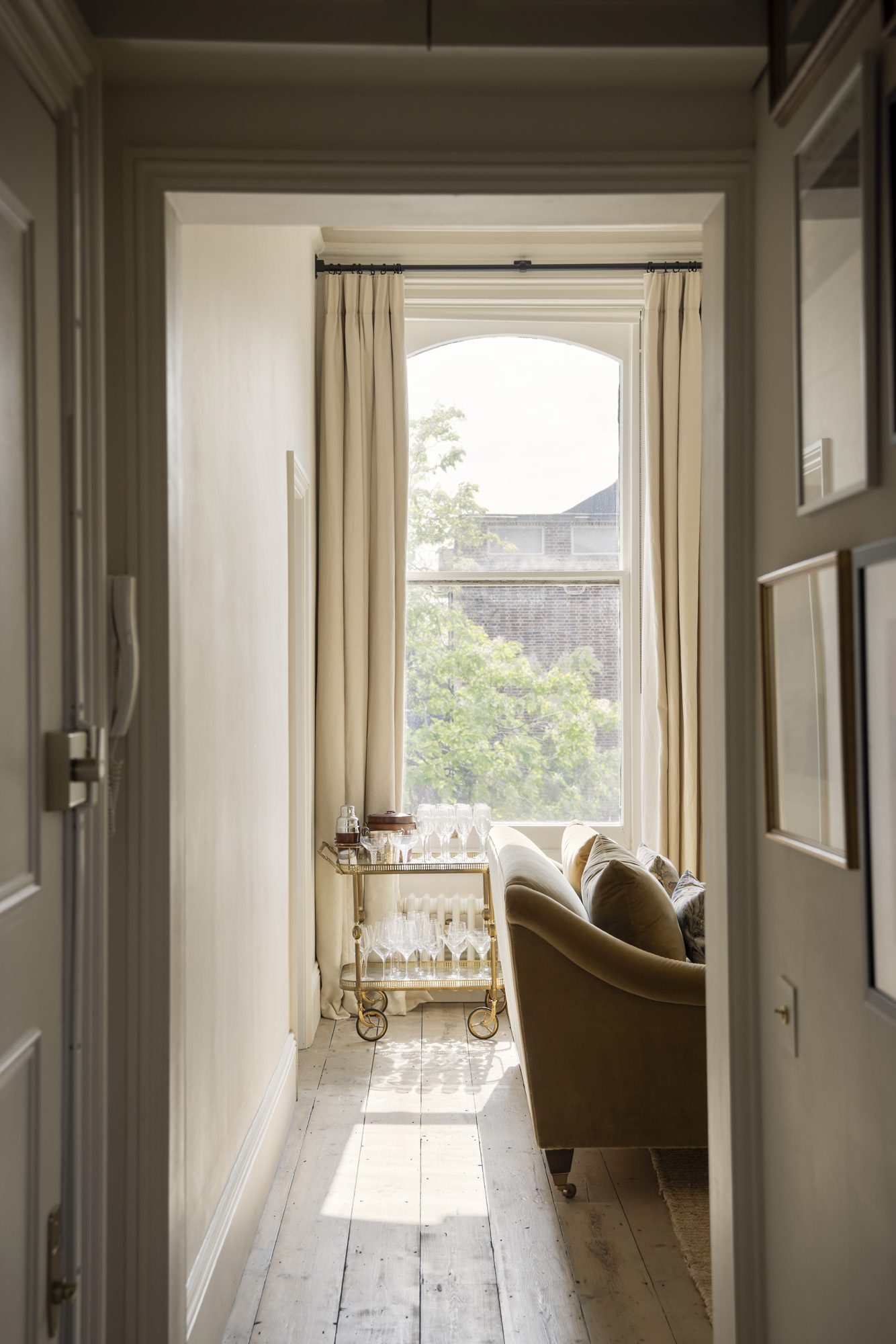 Ladbroke-Grove-Apartment-For-Rent-St-Charles-Square-10_Lo