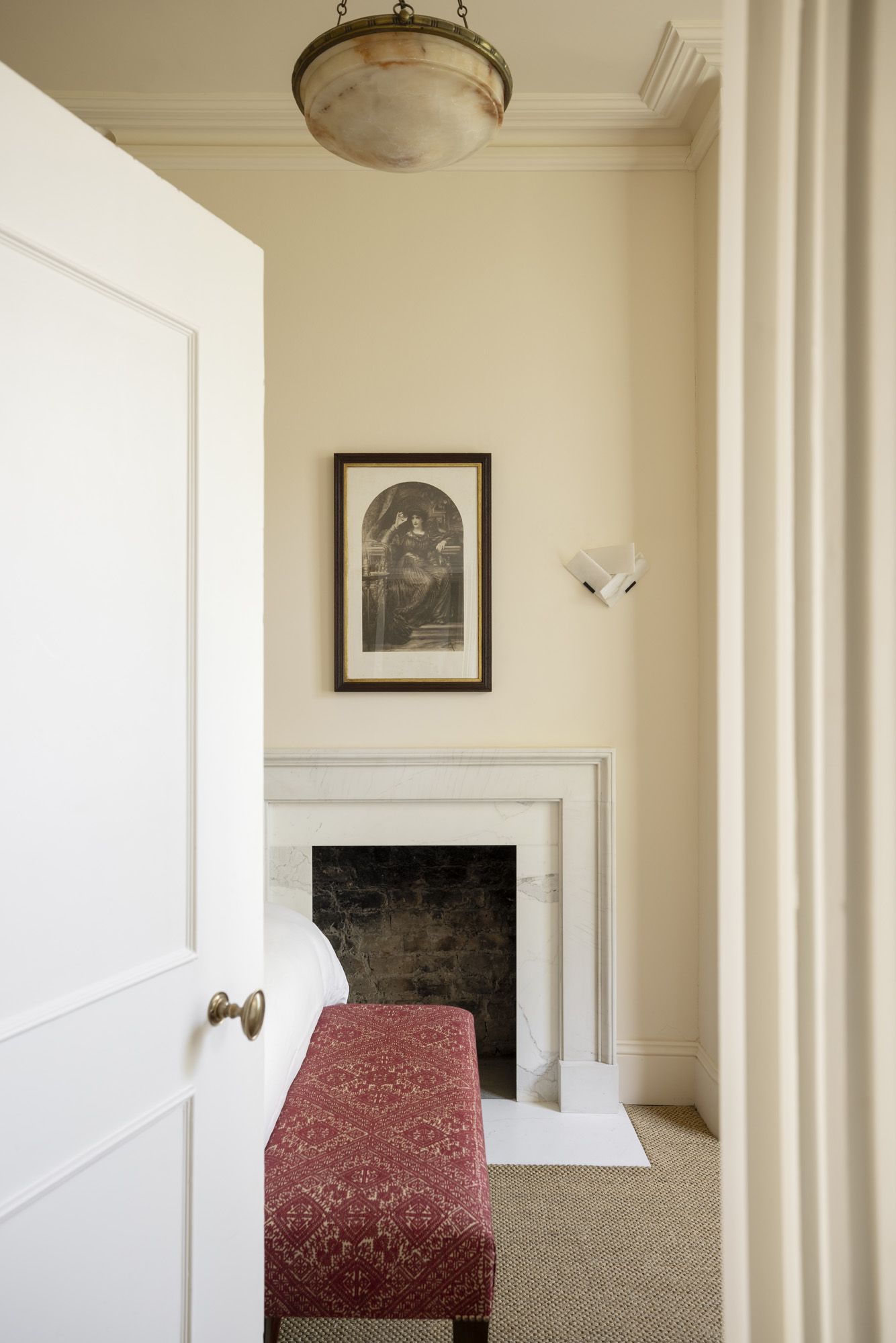 Ladbroke-Grove-Apartment-For-Rent-St-Charles-Square-13_Lo