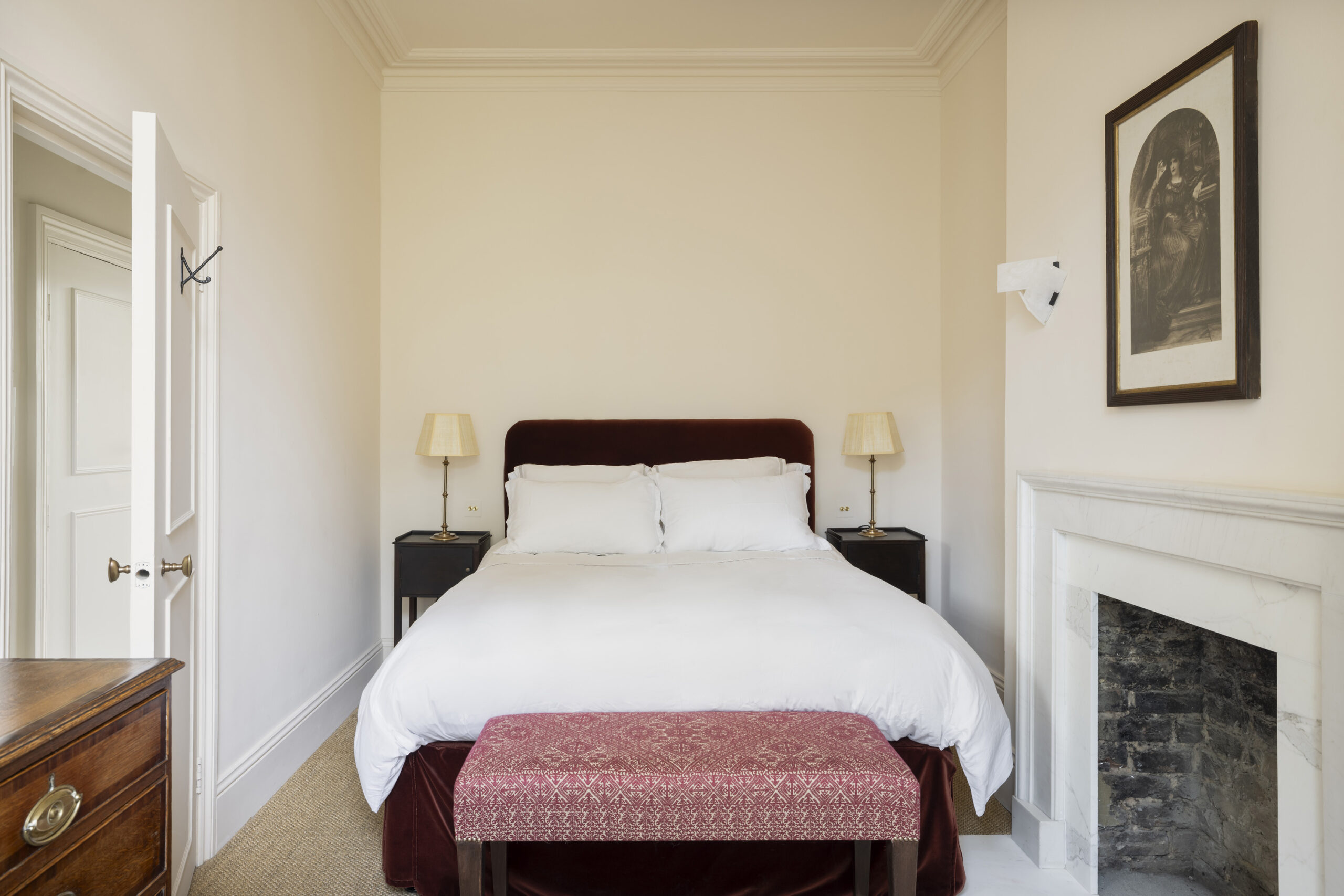 Ladbroke-Grove-Apartment-For-Rent-St-Charles-Square-15_Lo