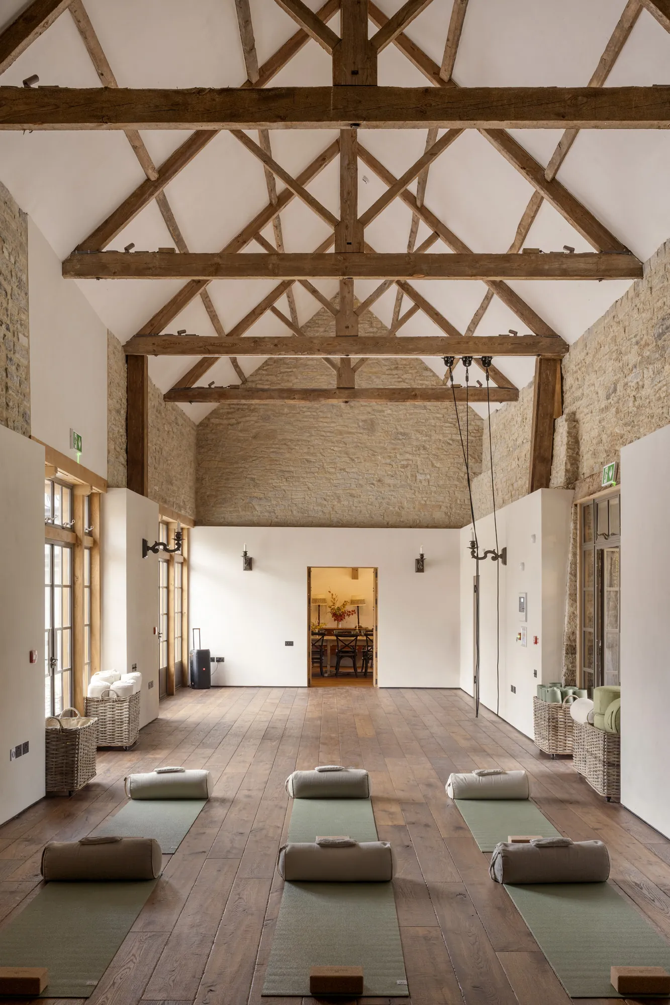 Luxury-Estate-For-Holiday-Rent-Winterbourne-House-Somerton-The-Cotswolds-Country (106)