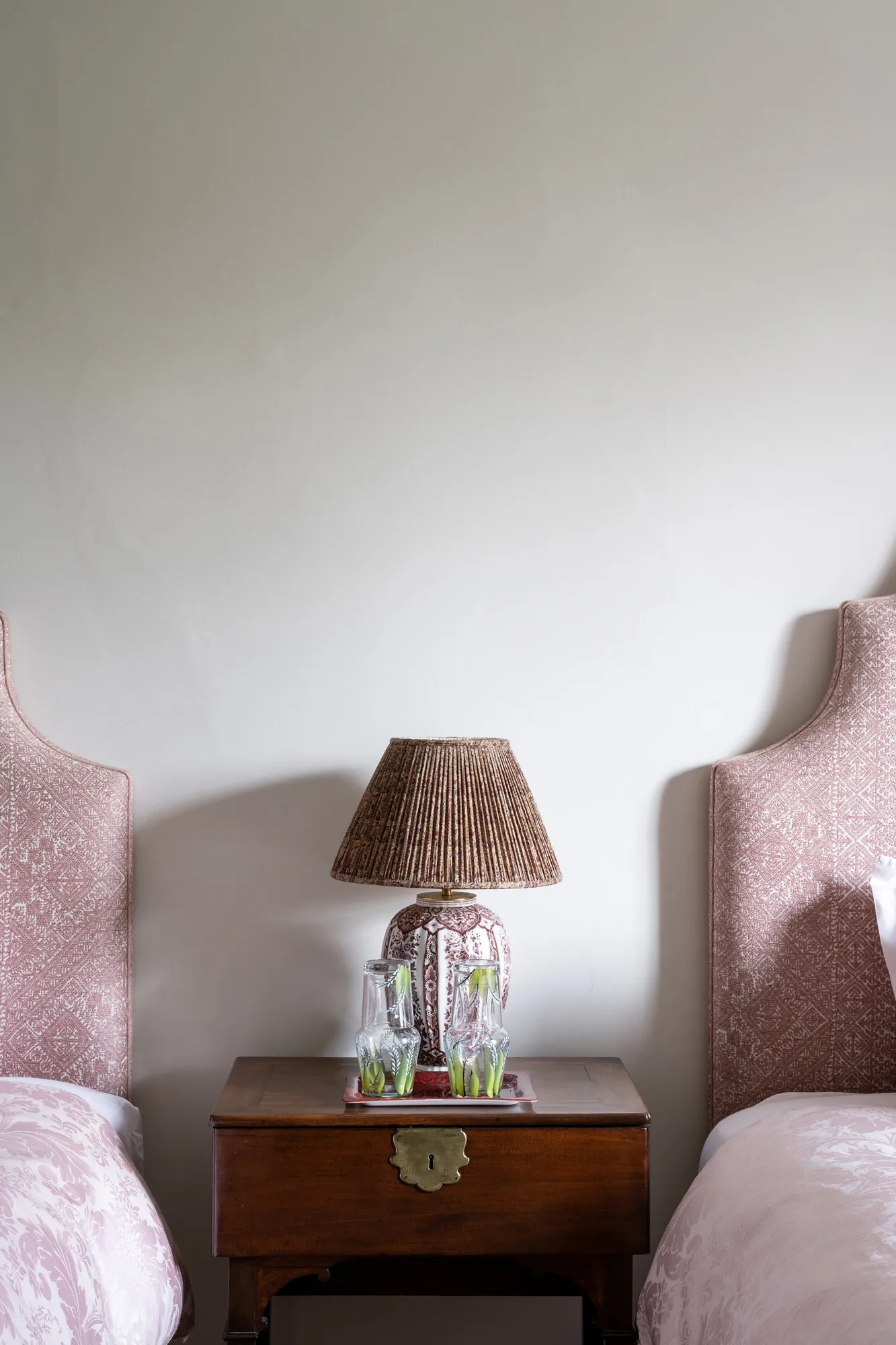 Luxury-Estate-For-Holiday-Rent-Winterbourne-House-Somerton-The-Cotswolds-Country (2)