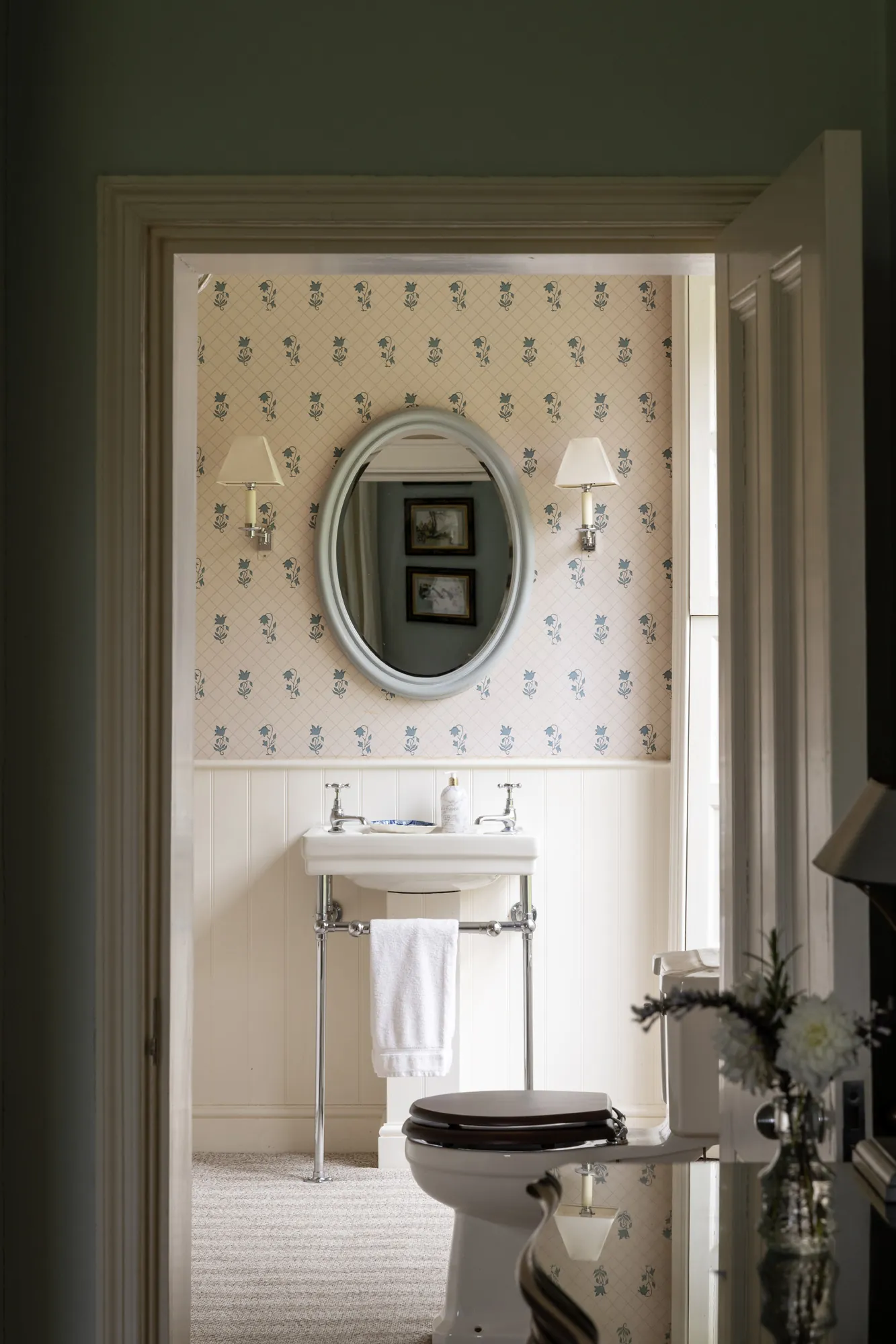 Luxury-Estate-For-Holiday-Rent-Winterbourne-House-Somerton-The-Cotswolds-Country (5)