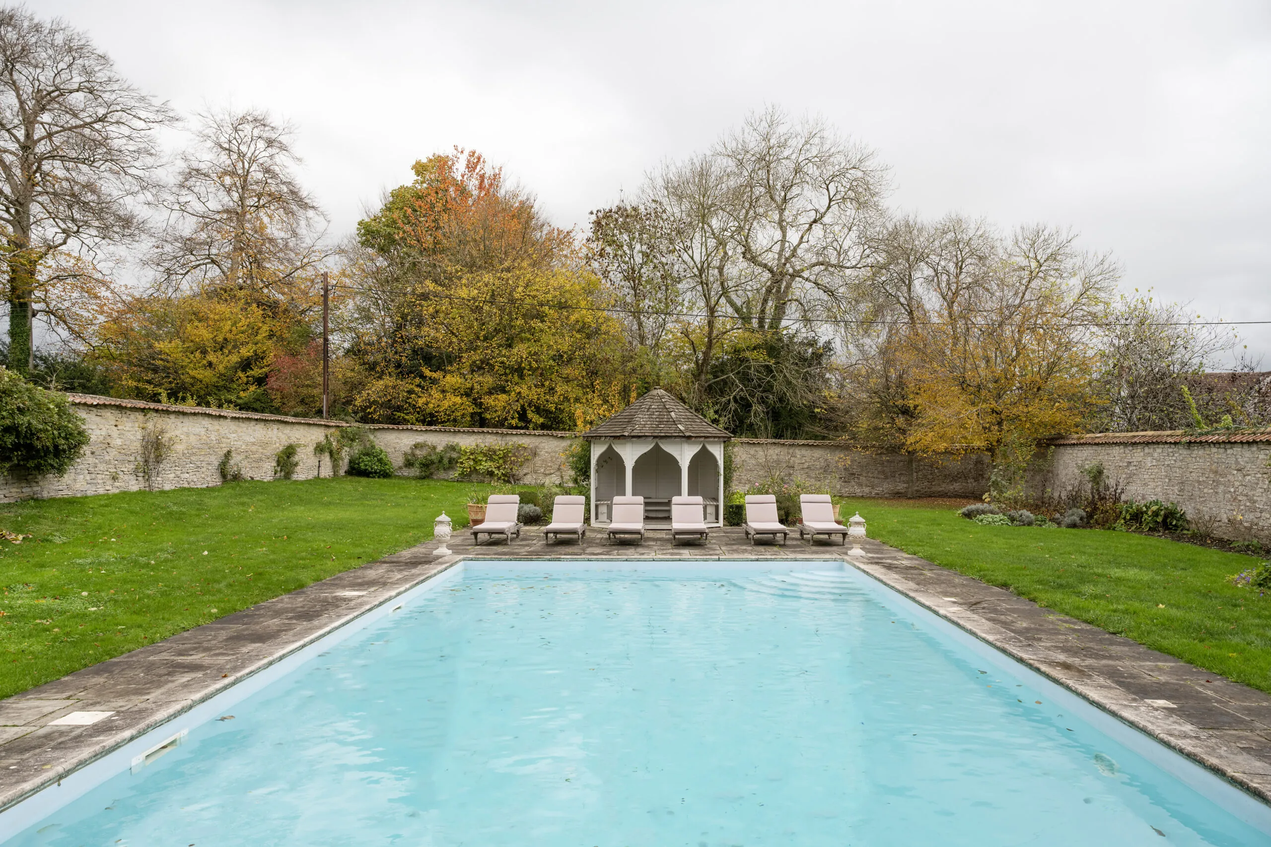 Luxury-Estate-For-Holiday-Rent-Winterbourne-House-Somerton-The-Cotswolds-Country (53)