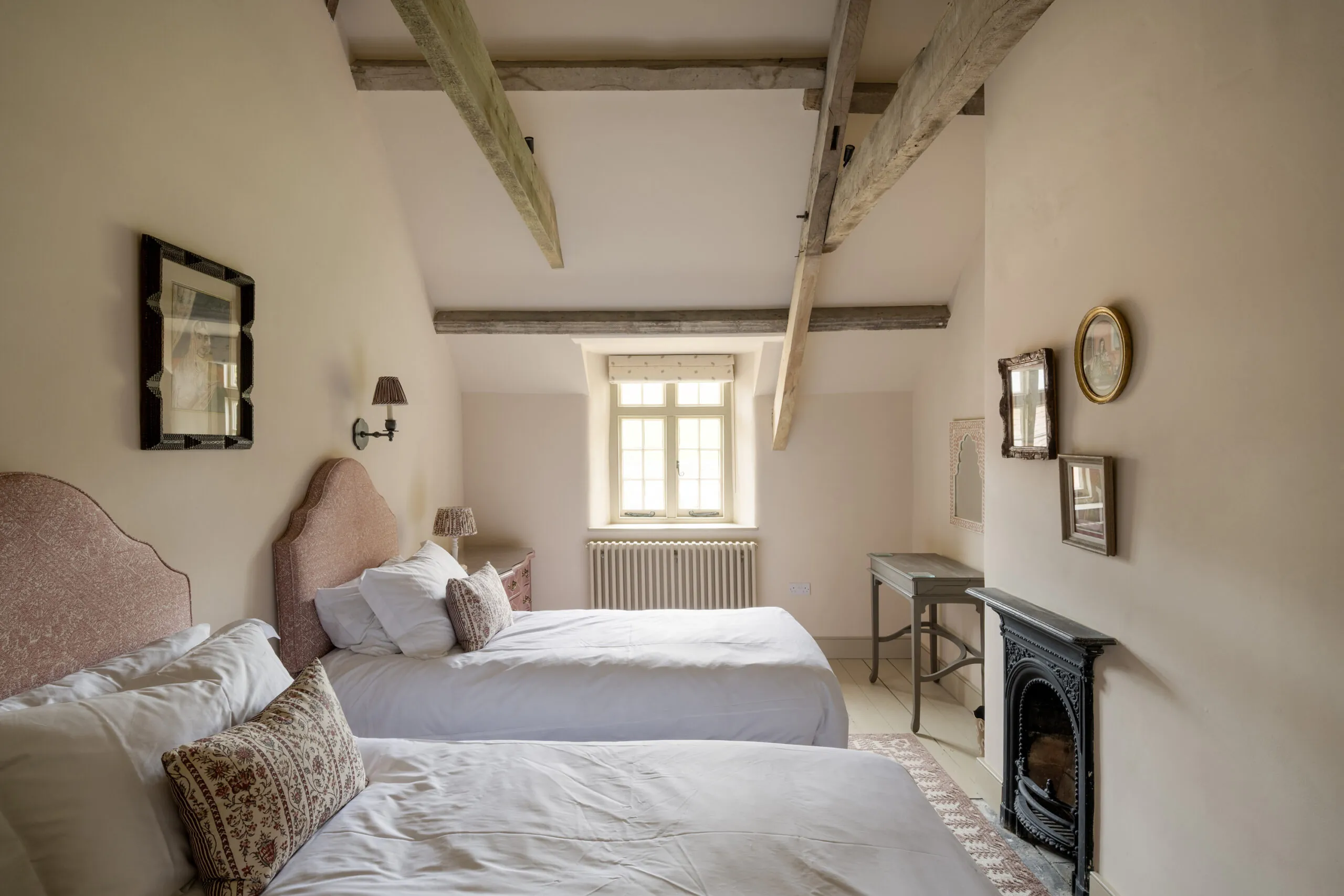 Luxury-Estate-For-Holiday-Rent-Winterbourne-House-Somerton-The-Cotswolds-Country (81)