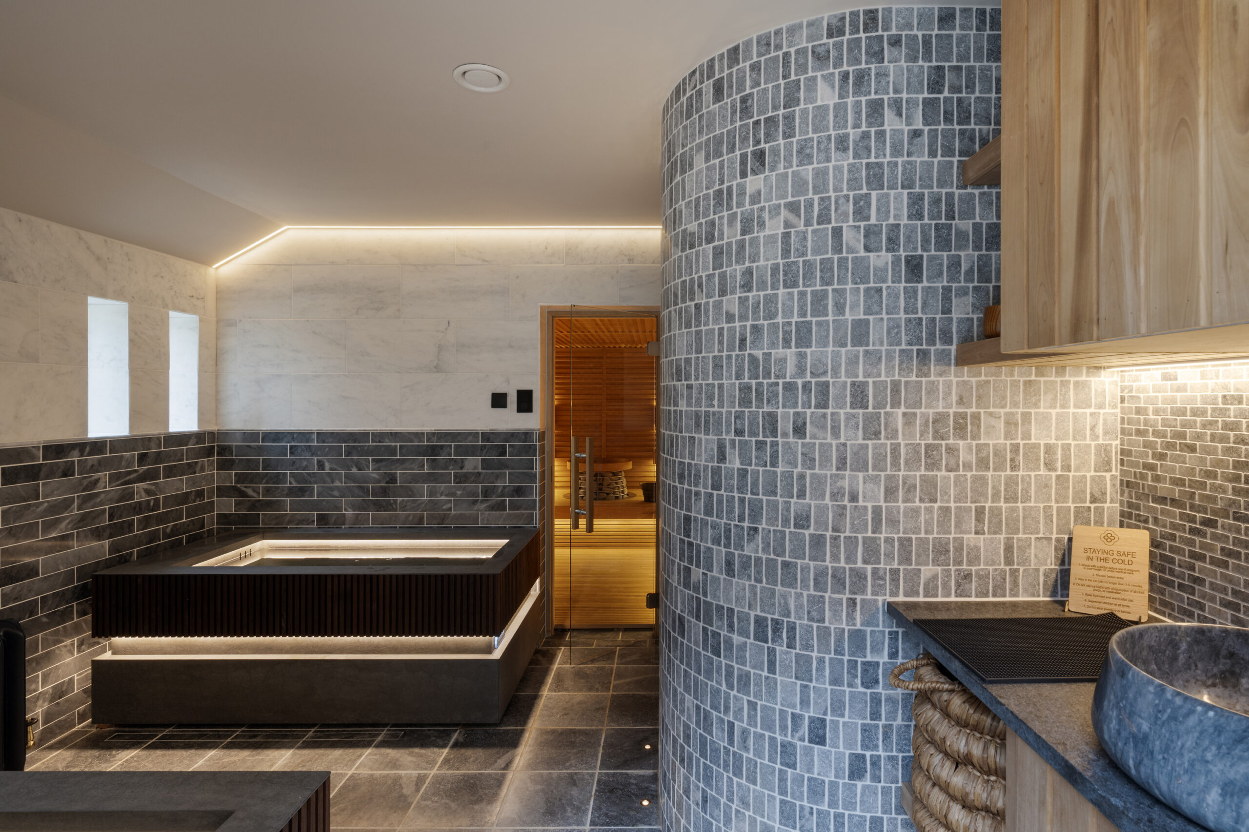 Luxury-Estate-For-Holiday-Rent-Winterbourne-House-Somerton-The-Cotswolds-Country (90)