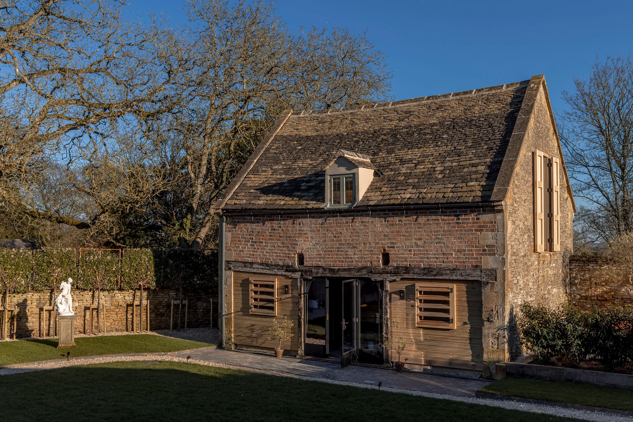 Luxury-House-For-Holiday-Rent-Cotswolds-Wellbrook-F (25)