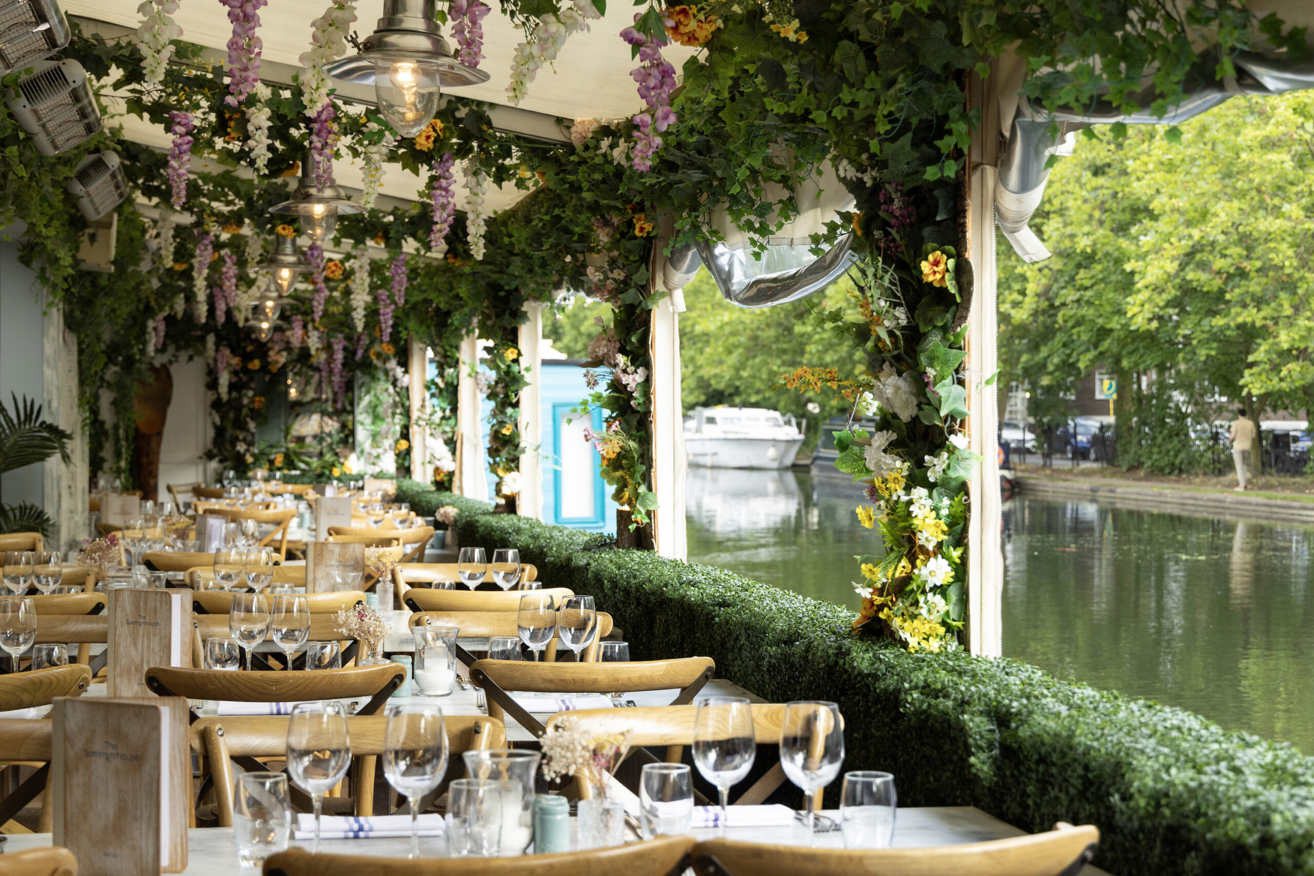 Maida-Vale-Little-Venice-Area-Guide-Best-Pubs-The-Warwick-Castle (3)
