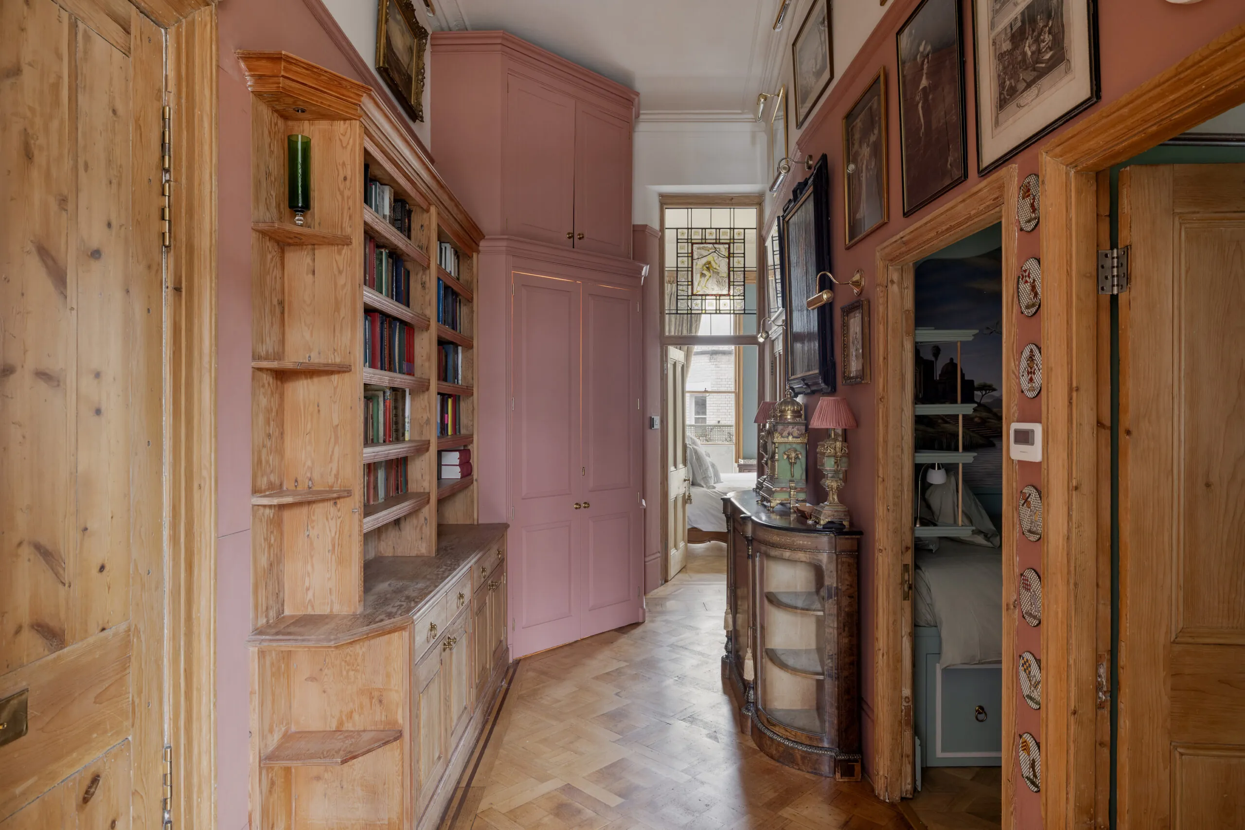 Notting-Hill-Apartment-For-Rent-Pembridge-Square-10_Lo