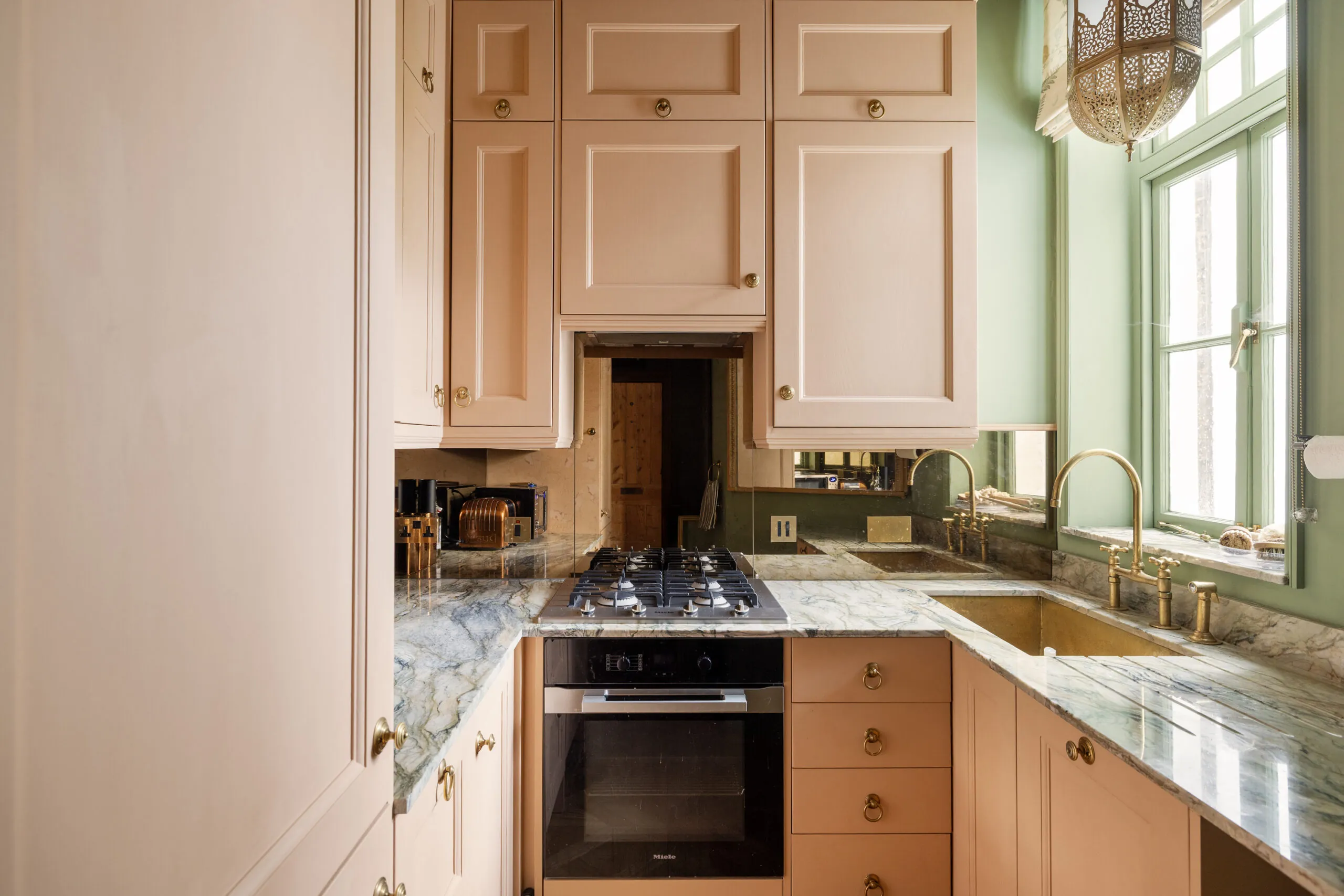 Notting-Hill-Apartment-For-Rent-Pembridge-Square-12_Lo