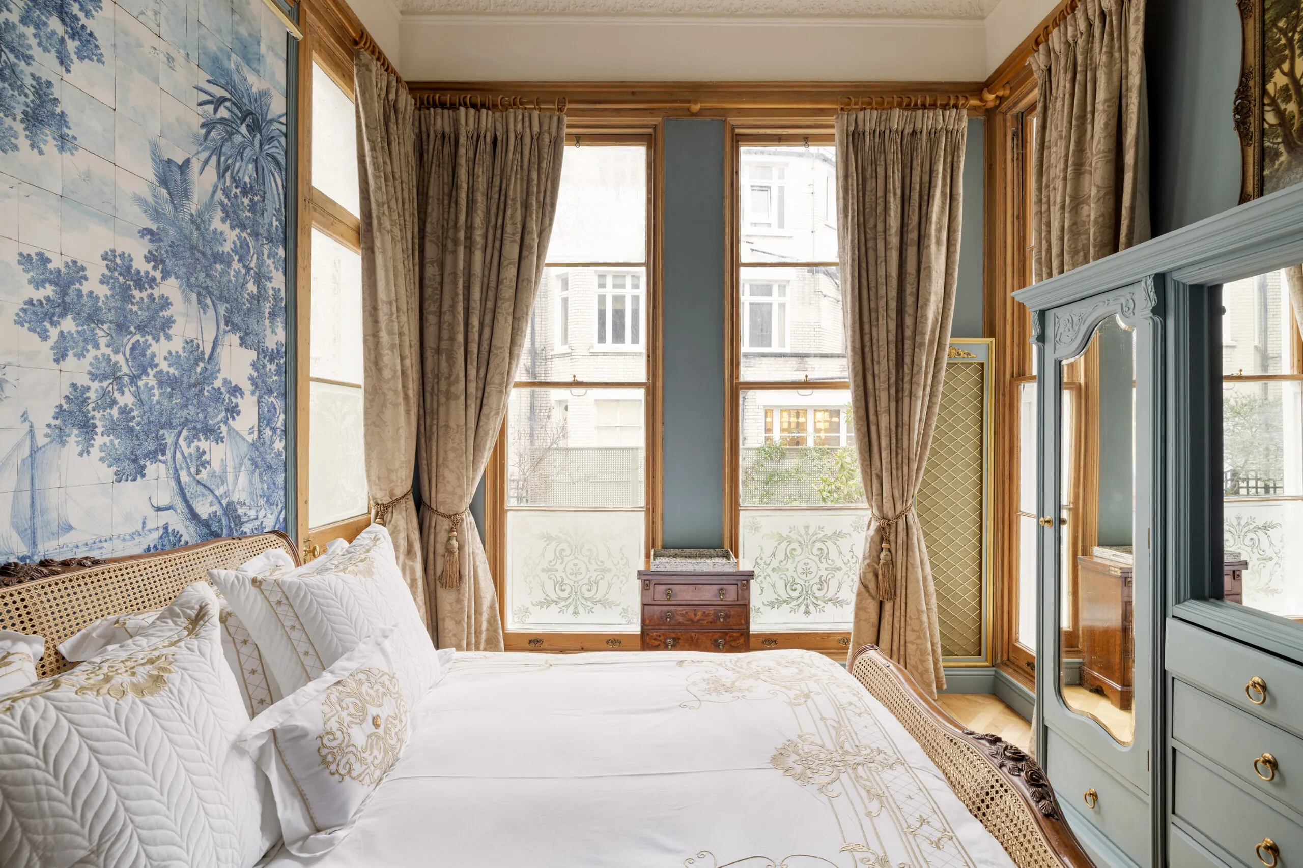 Notting-Hill-Apartment-For-Rent-Pembridge-Square-16_Lo