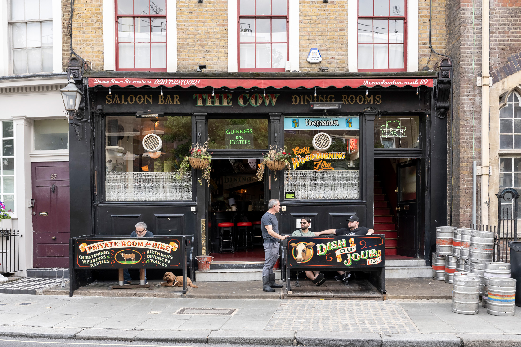 Notting-Hill-Area-Guide-Best-Cafes-Bars-Pubs-Restaurants-the-Cow-1